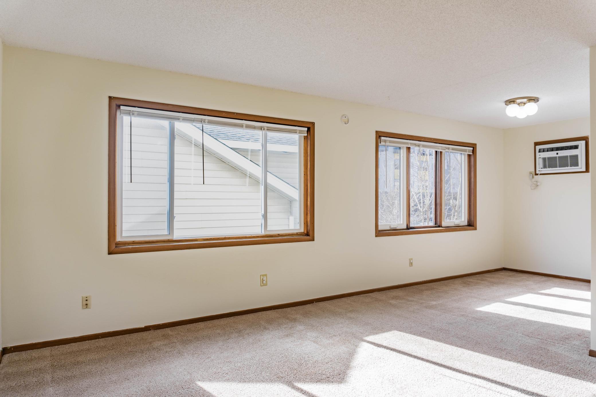 View of Residential Income at 904 9th Avenue, Minneapolis MN 55414, Minneapolis (4 of 35) - Mike Wilen | Minnesota Team Real Estate