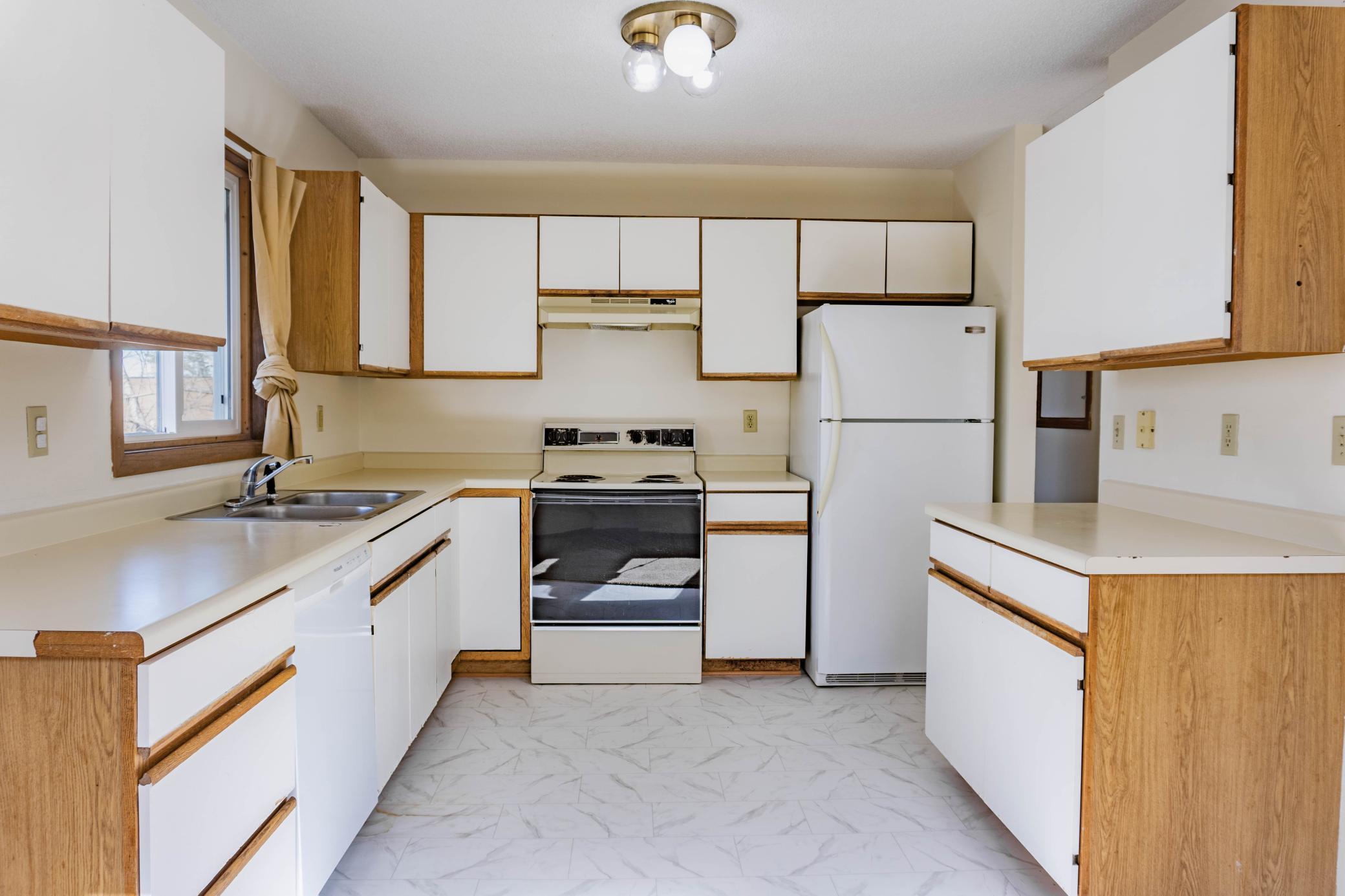 View of Residential Income at 904 9th Avenue, Minneapolis MN 55414, Minneapolis (10 of 35) - Mike Wilen | Minnesota Team Real Estate