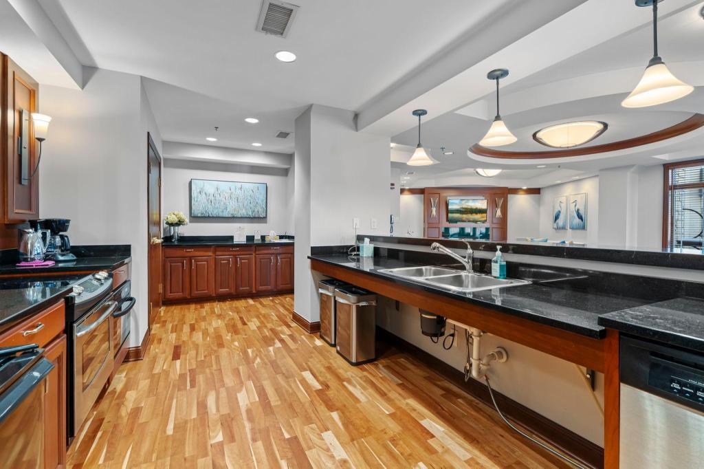 View of Residential at 408 Parkers Lake Road #206, Wayzata MN 55391, Wayzata (49 of 82) - Mike Wilen | Minnesota Team Real Estate