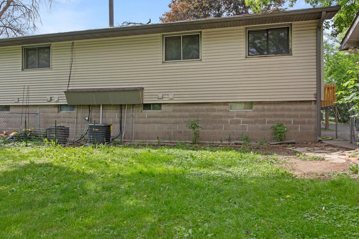 View of Residential Income at 6264 15th Street, Oakdale MN 55128, Oakdale (16 of 18) - Mike Wilen | Minnesota Team Real Estate