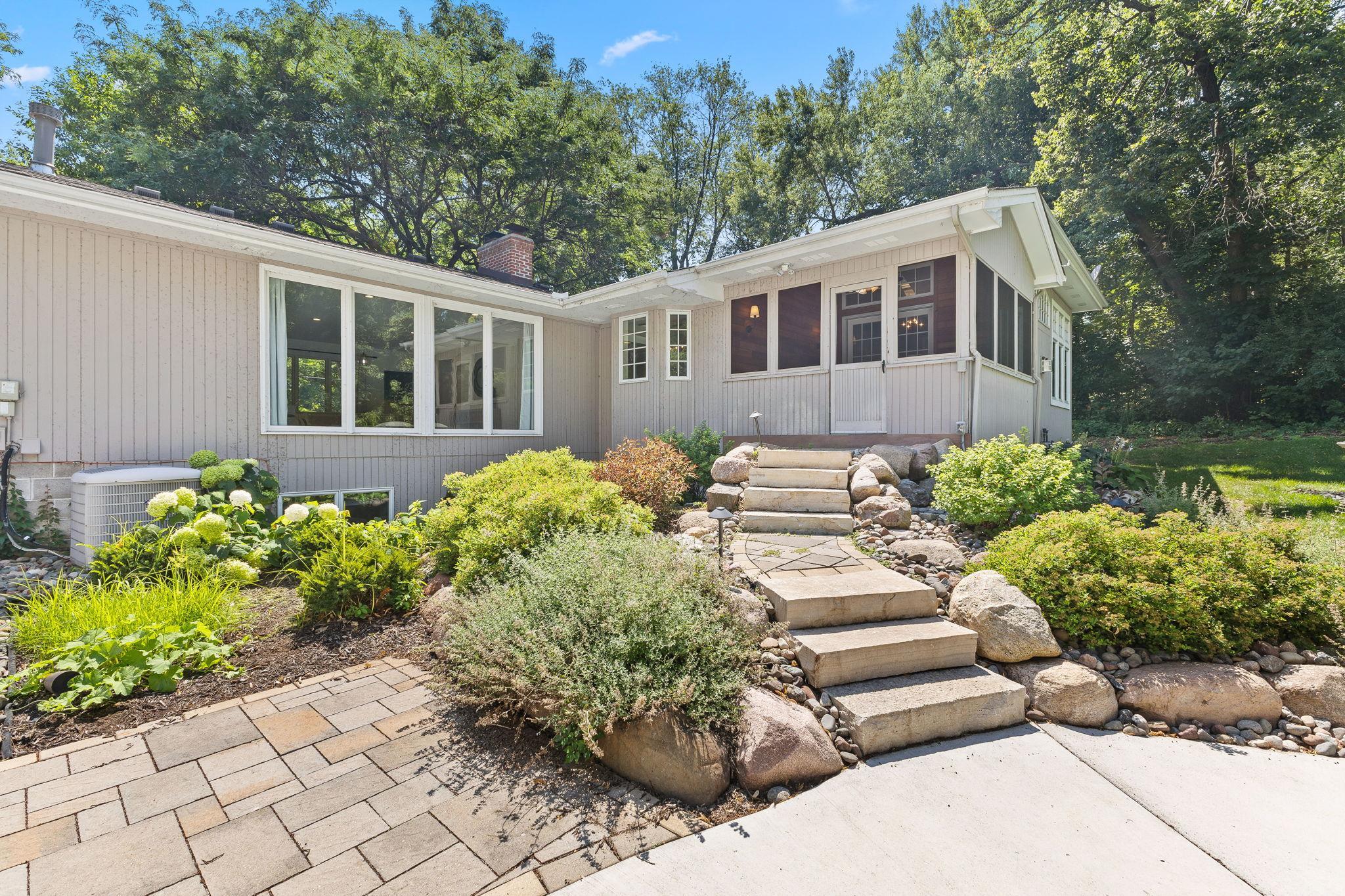 View of Residential at 8100 Oakmere Road, Bloomington MN 55438, Bloomington (34 of 71) - Mike Wilen | Minnesota Team Real Estate