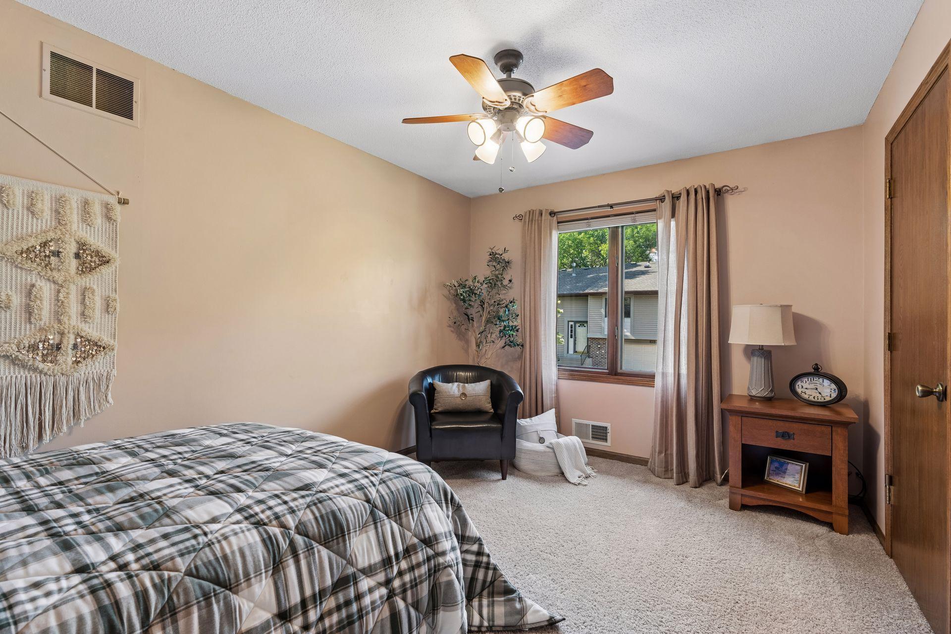 View of Residential at 9558 Kingsview Lane, Maple Grove MN 55369, Maple Grove (13 of 22) - Mike Wilen | Minnesota Team Real Estate