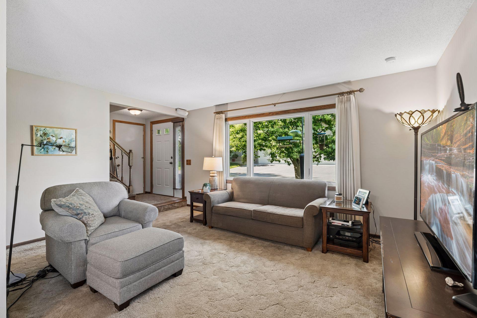View of Residential at 9558 Kingsview Lane, Maple Grove MN 55369, Maple Grove (3 of 22) - Mike Wilen | Minnesota Team Real Estate
