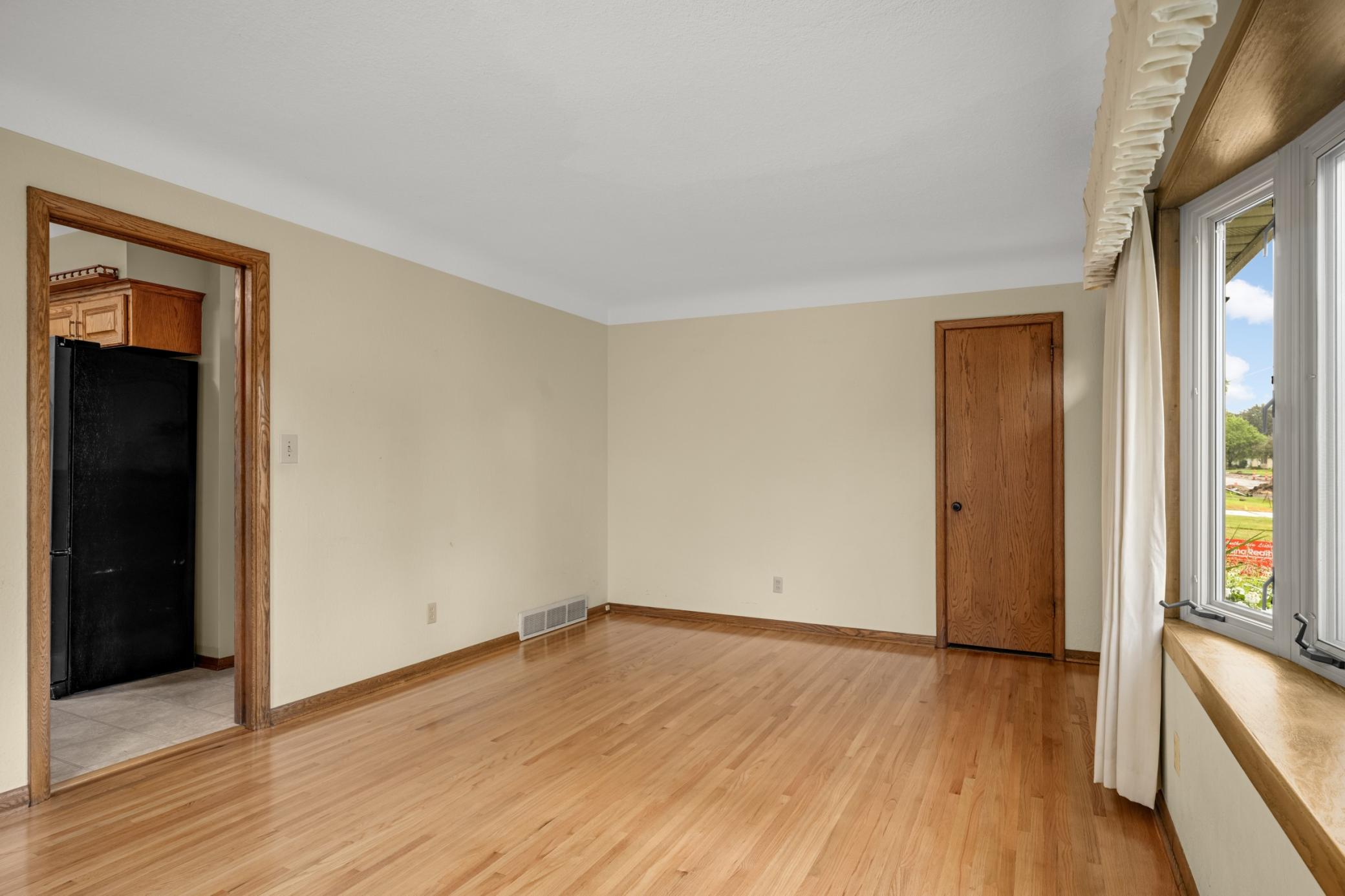 View of Residential at 333 Emerson Avenue, West Saint Paul MN 55118, West Saint Paul (2 of 16) - Mike Wilen | Minnesota Team Real Estate