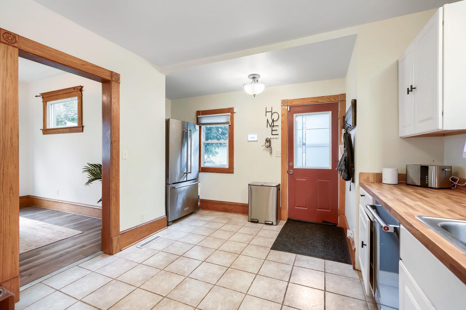 View of Residential at 1654 Concordia Avenue, Saint Paul MN 55104, Saint Paul (8 of 22) - Mike Wilen | Minnesota Team Real Estate