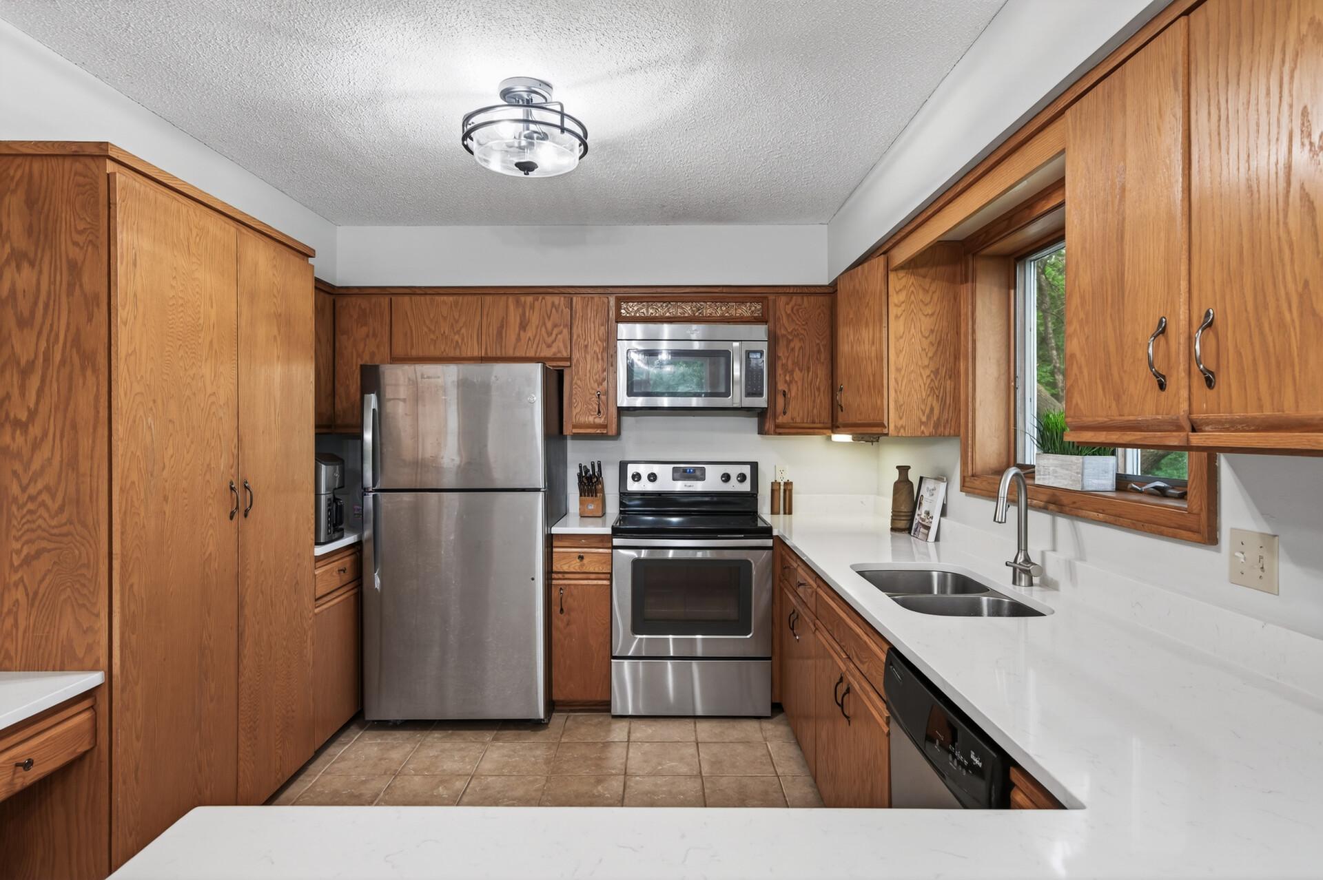 View of Residential at 23045 Plateau Drive, Lakeville MN 55044, Lakeville (10 of 30) - Mike Wilen | Minnesota Team Real Estate