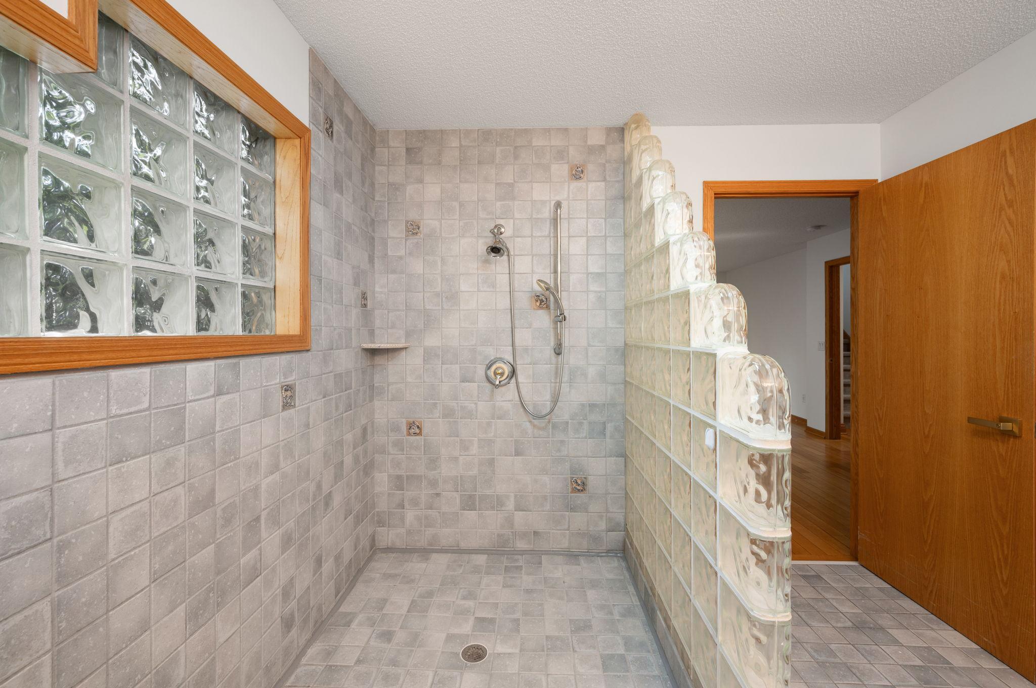 View of Residential at 2015 Upton Avenue, Minneapolis MN 55405, Minneapolis (17 of 65) - Mike Wilen | Minnesota Team Real Estate