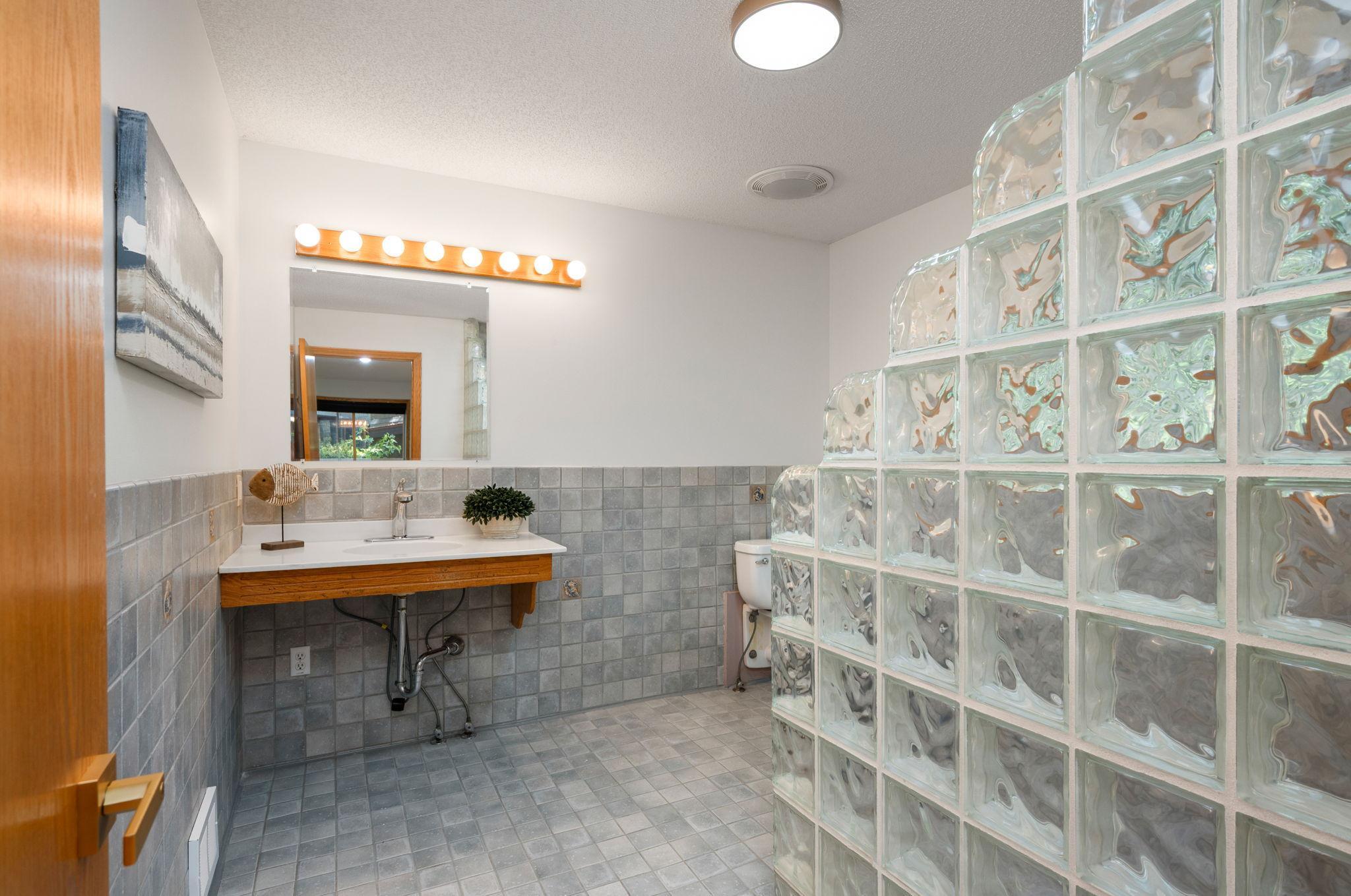 View of Residential at 2015 Upton Avenue, Minneapolis MN 55405, Minneapolis (16 of 65) - Mike Wilen | Minnesota Team Real Estate