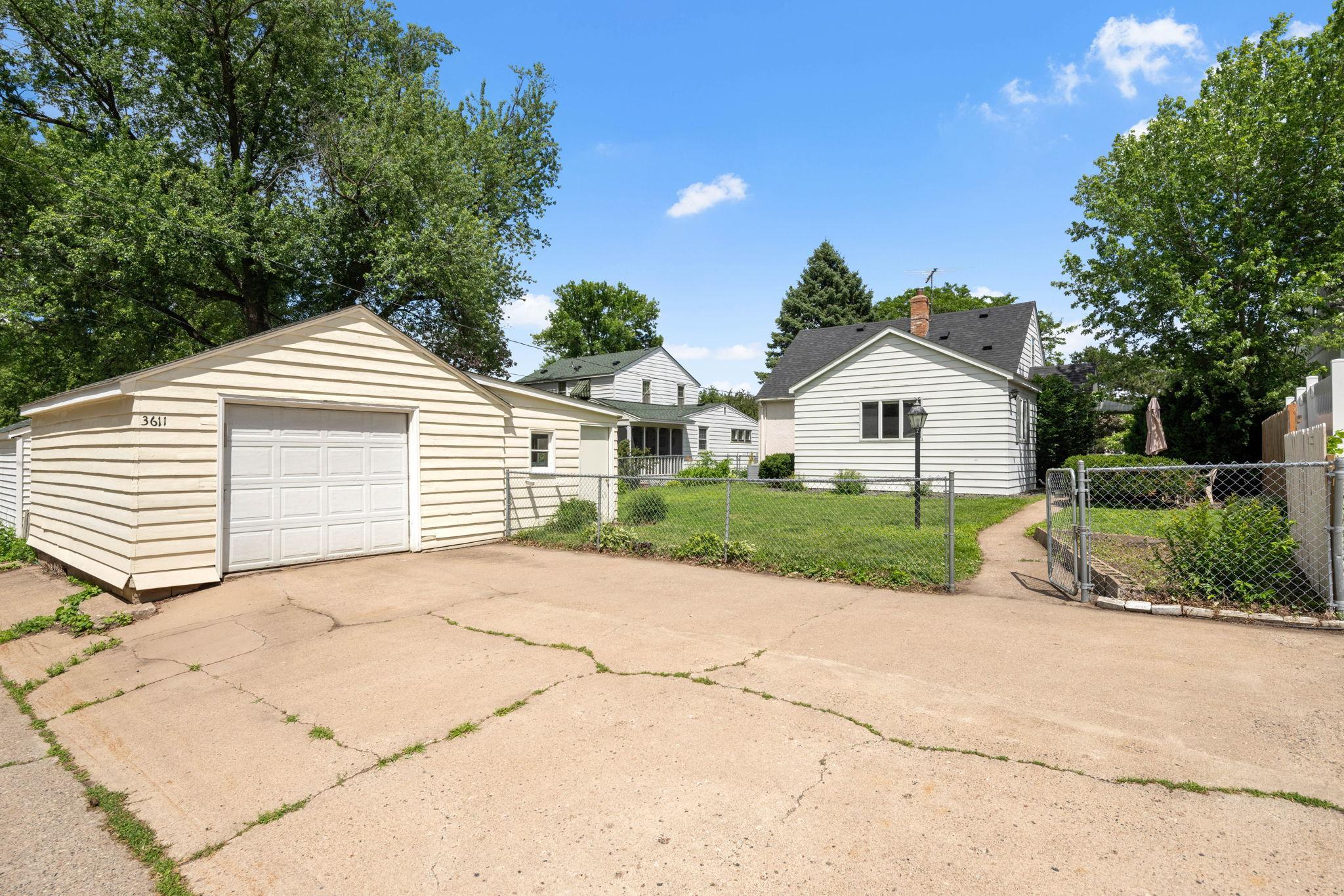 View of Residential at 3611 Lee Avenue, Robbinsdale MN 55422, Robbinsdale (34 of 36) - Mike Wilen | Minnesota Team Real Estate
