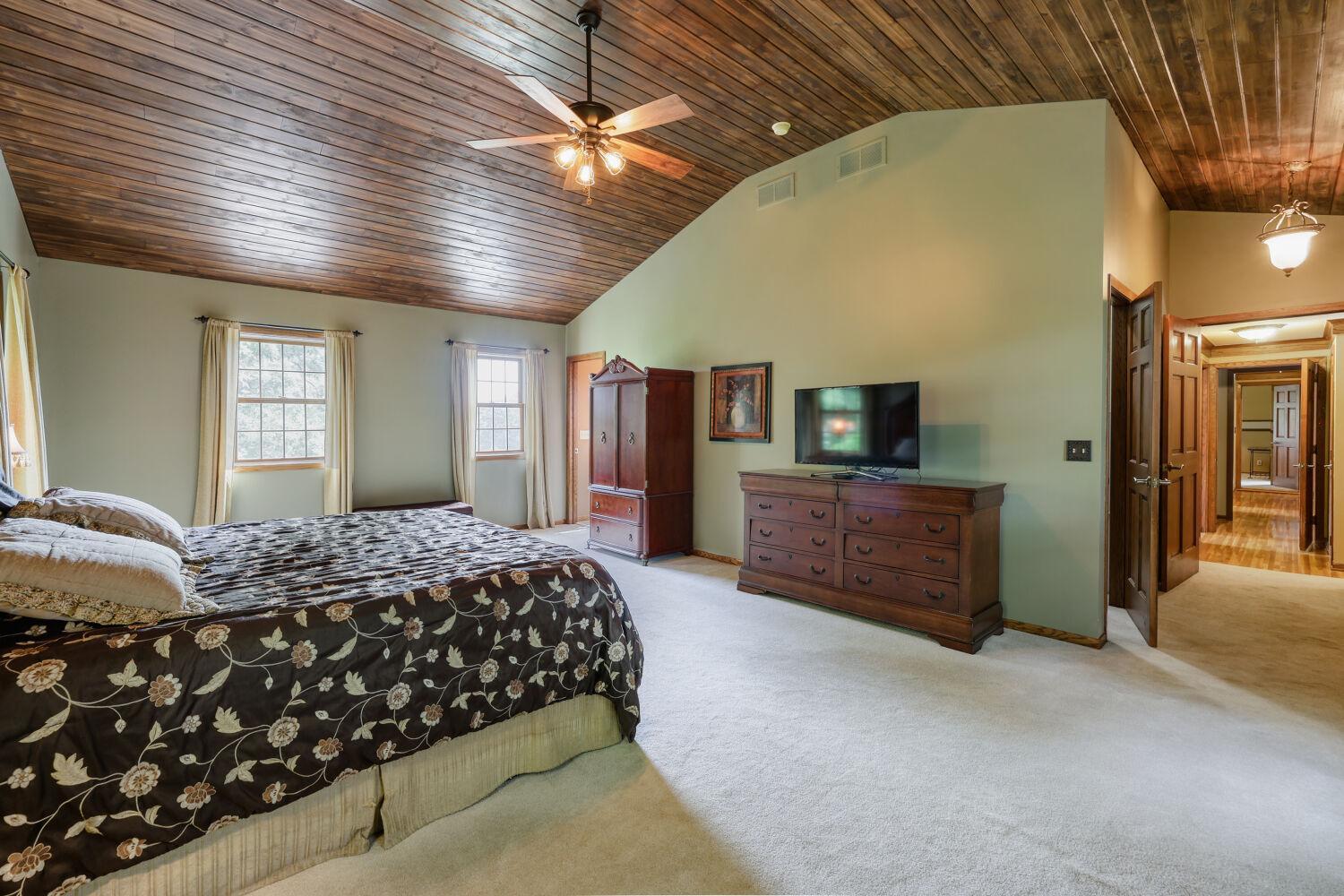 View of Residential at 211 Paisley Lane, Golden Valley MN 55422, Golden Valley (24 of 48) - Mike Wilen | Minnesota Team Real Estate