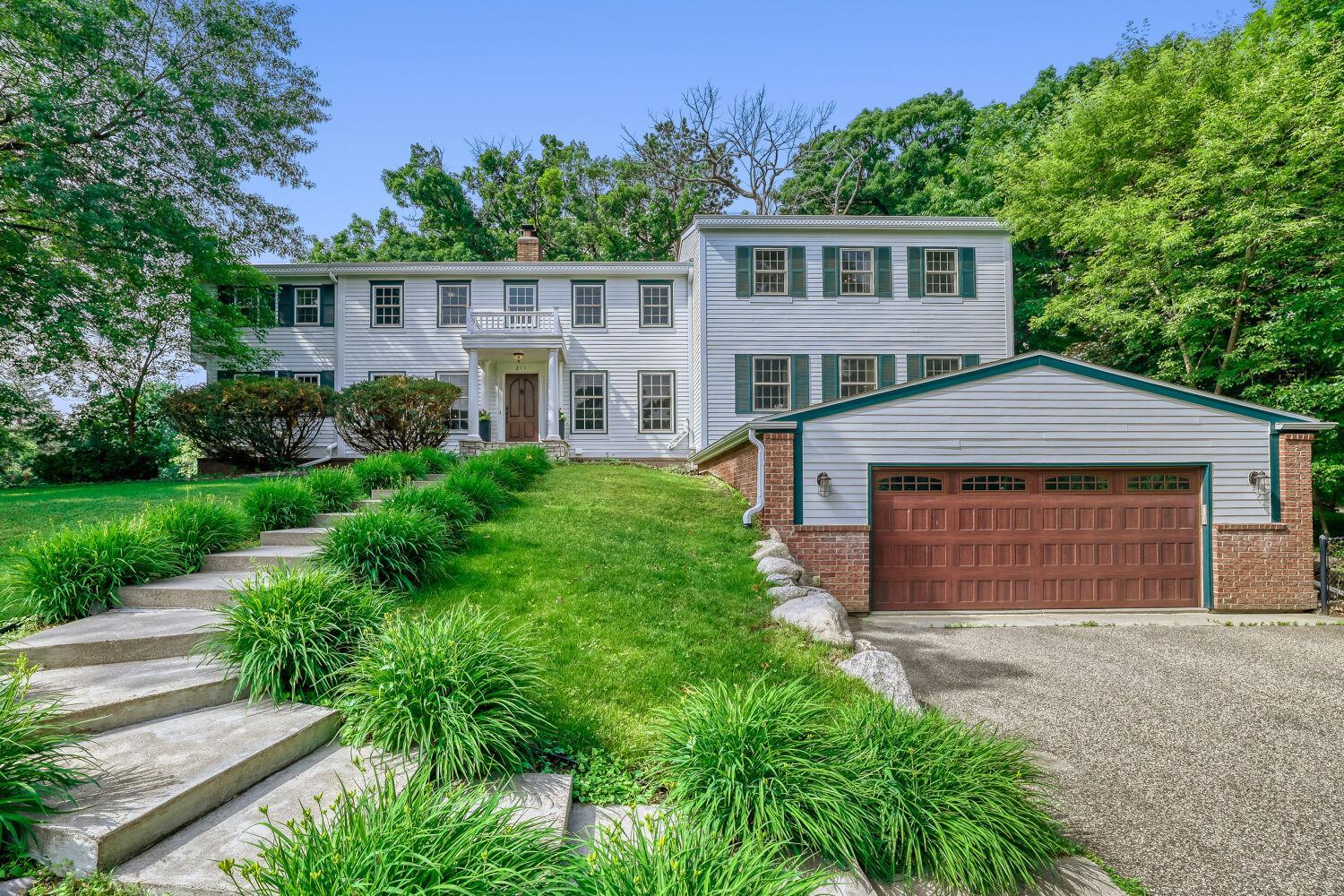 View of Residential at 211 Paisley Lane, Golden Valley MN 55422, Golden Valley (2 of 48) - Mike Wilen | Minnesota Team Real Estate