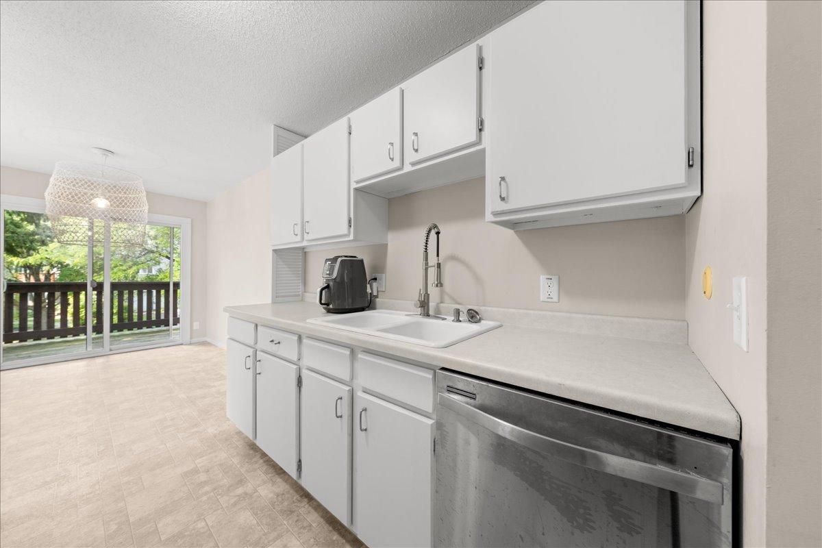 View of Residential at 4836 Grenwich Trail, Oakdale MN 55128, Oakdale (12 of 24) - Mike Wilen | Minnesota Team Real Estate