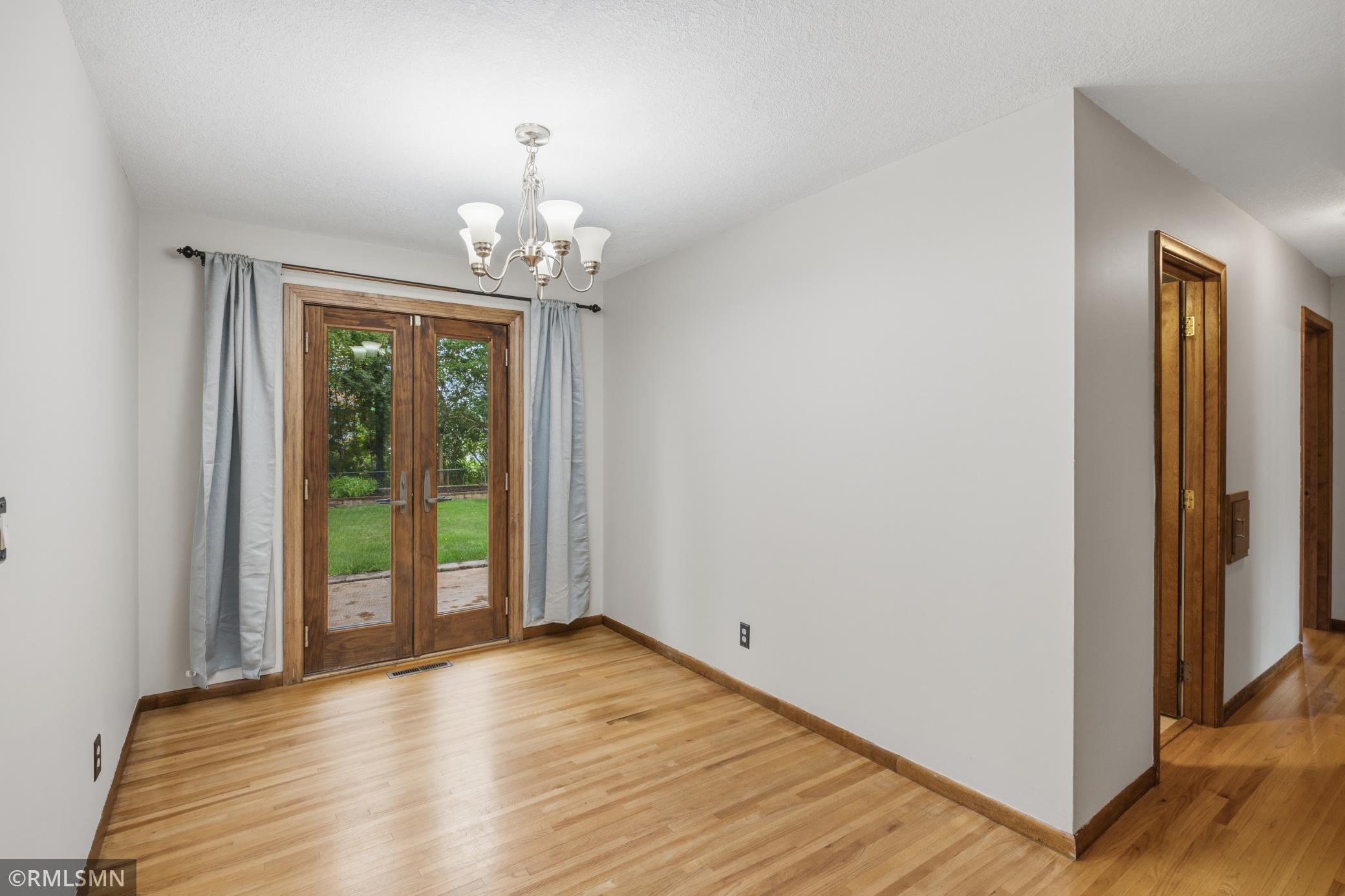View of Residential at 10157 Irwin Road, Bloomington MN 55437, Bloomington (15 of 34) - Mike Wilen | Minnesota Team Real Estate