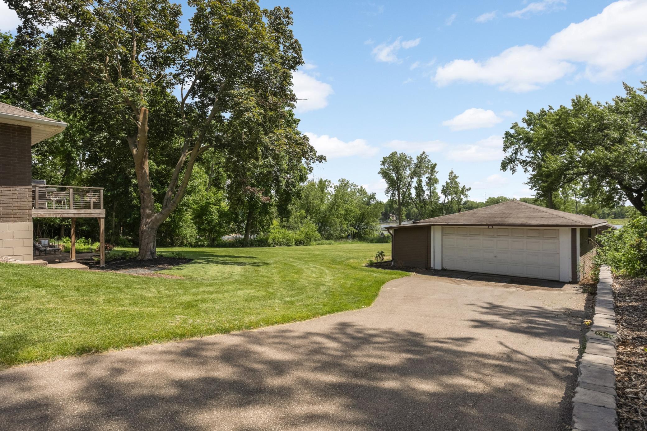 View of Residential at 2884 Owasso Boulevard, Roseville MN 55113, Roseville (19 of 31) - Mike Wilen | Minnesota Team Real Estate