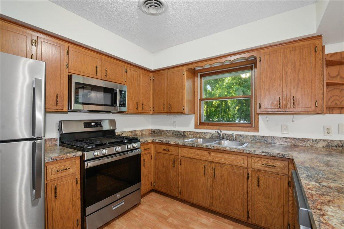 View of Residential at 300 Quaker Lane, Plymouth MN 55441, Plymouth (9 of 21) - Mike Wilen | Minnesota Team Real Estate