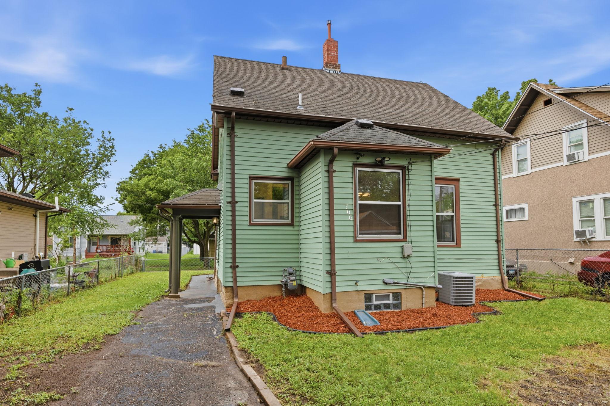 View of Residential at 706 Oliver Avenue, Minneapolis MN 55411, Minneapolis (21 of 23) - Mike Wilen | Minnesota Team Real Estate