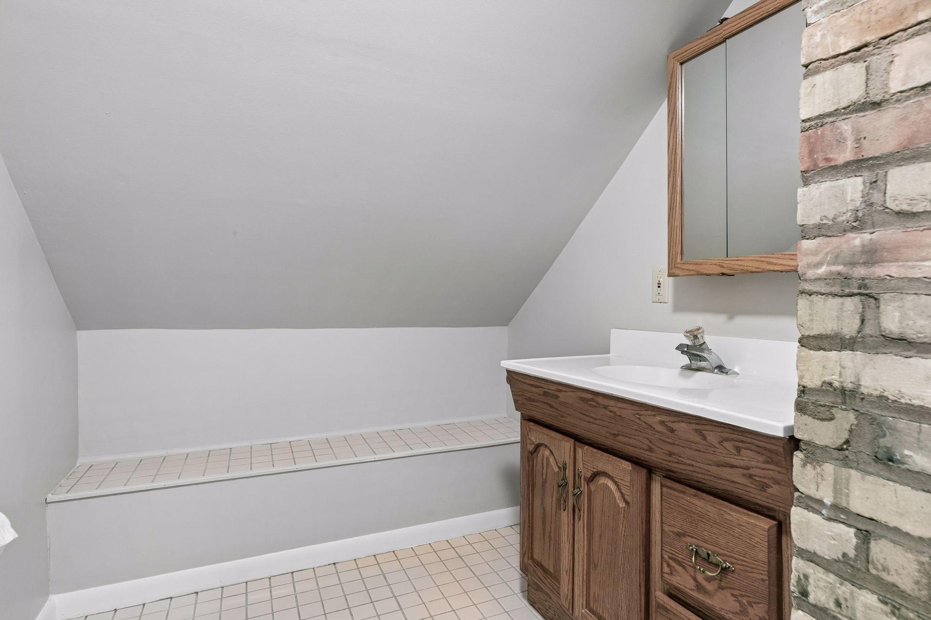 View of Residential at 1310 Seminary Avenue, Saint Paul MN 55104, Saint Paul (29 of 40) - Mike Wilen | Minnesota Team Real Estate