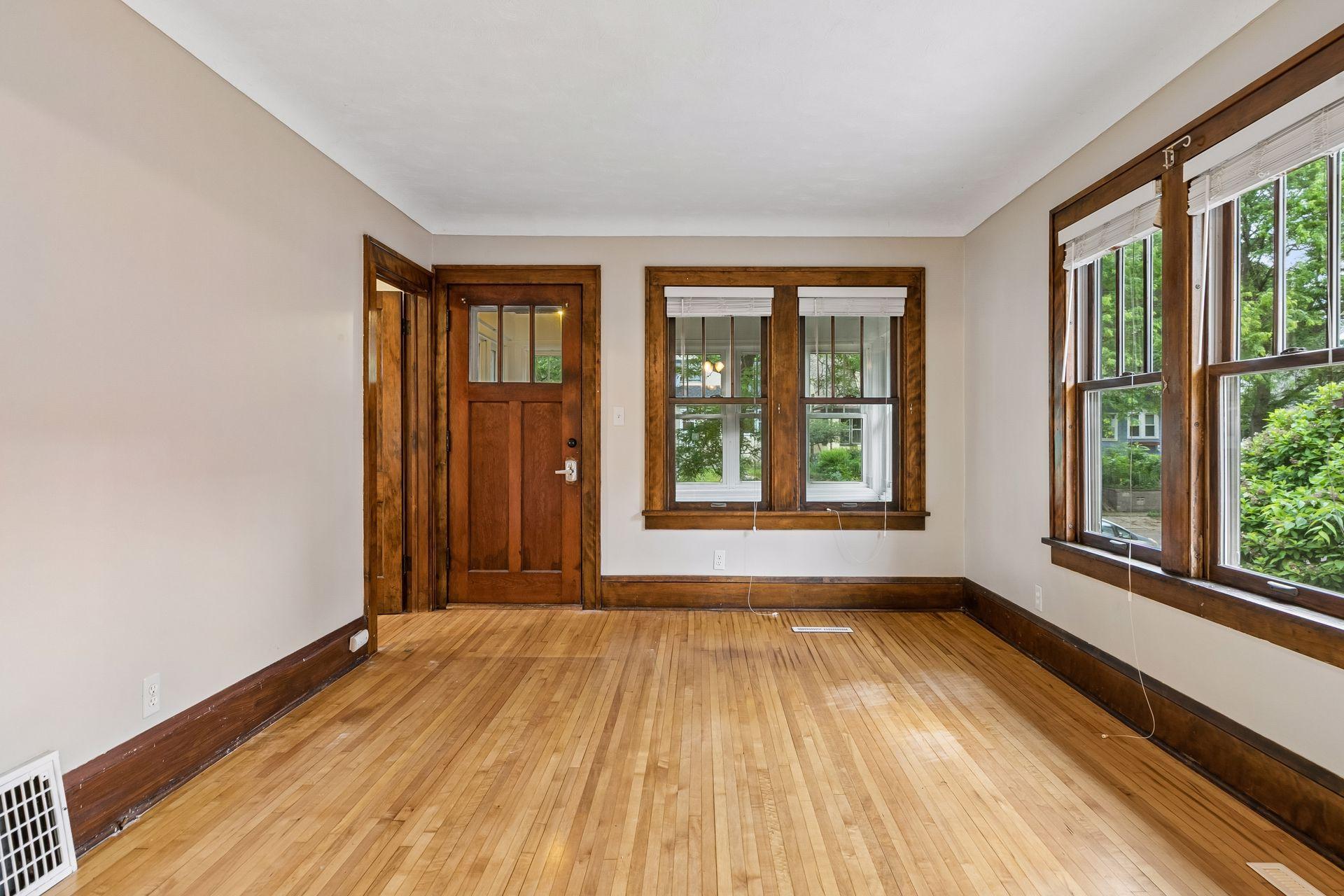 View of Residential at 1310 Seminary Avenue, Saint Paul MN 55104, Saint Paul (7 of 40) - Mike Wilen | Minnesota Team Real Estate