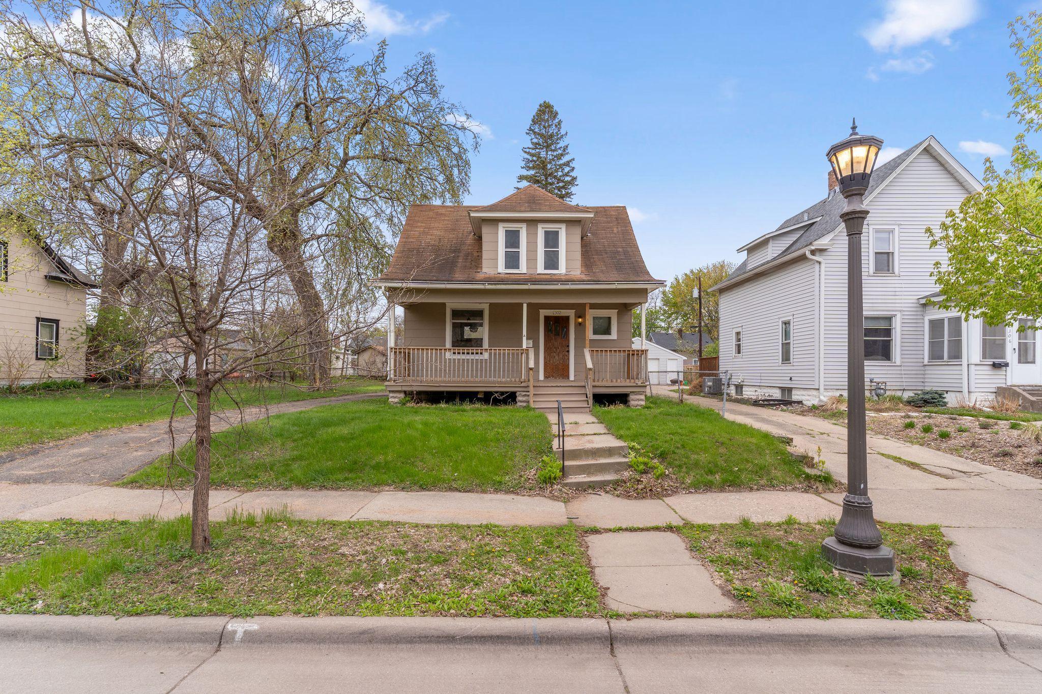 View of Residential at 1302 Hewitt Avenue, Saint Paul MN 55104, Saint Paul (8 of 27) - Mike Wilen | Minnesota Team Real Estate