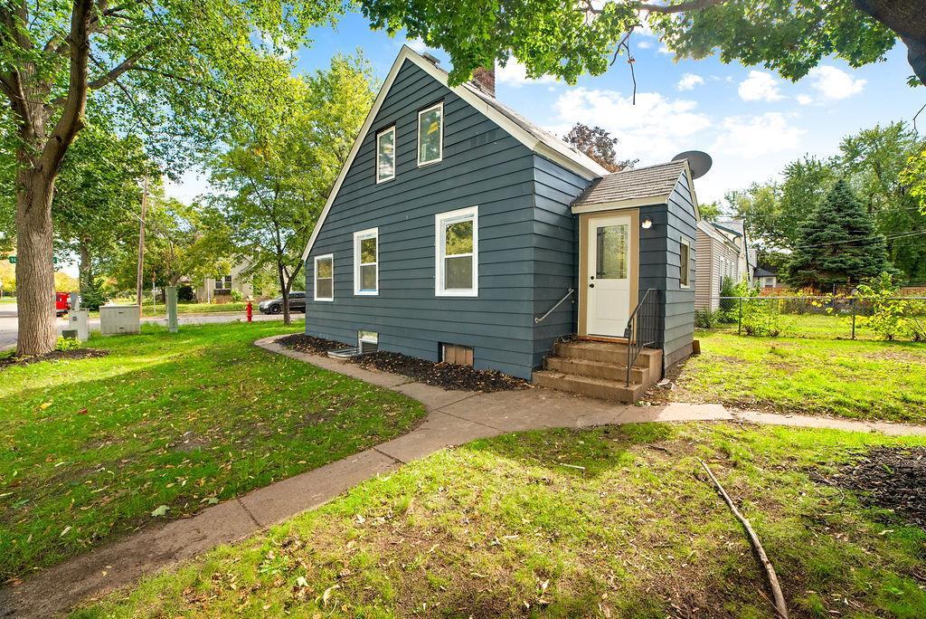 View of Residential at 4431 James Avenue, Minneapolis MN 55412, Minneapolis (4 of 8) - Mike Wilen | Minnesota Team Real Estate