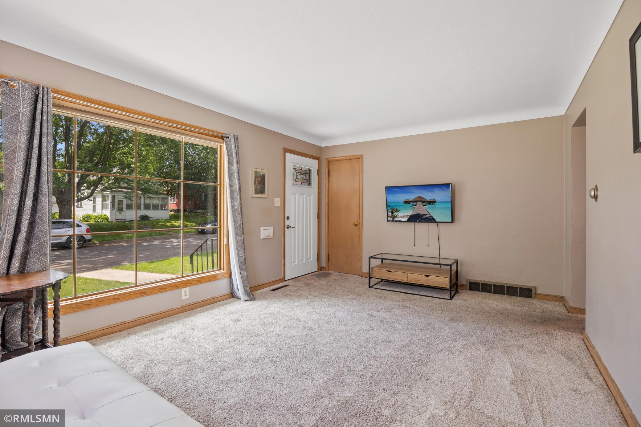 View of Residential at 609 Nevada Avenue, Saint Paul MN 55130, Saint Paul (9 of 20) - Mike Wilen | Minnesota Team Real Estate