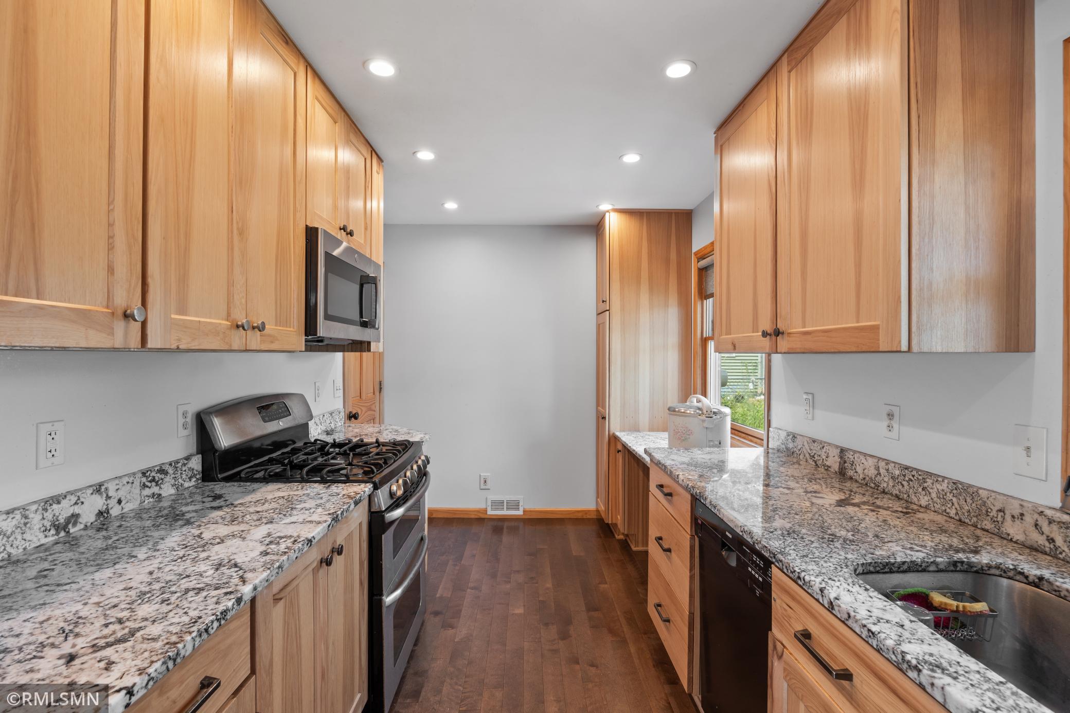 View of Residential at 609 Nevada Avenue, Saint Paul MN 55130, Saint Paul (4 of 20) - Mike Wilen | Minnesota Team Real Estate