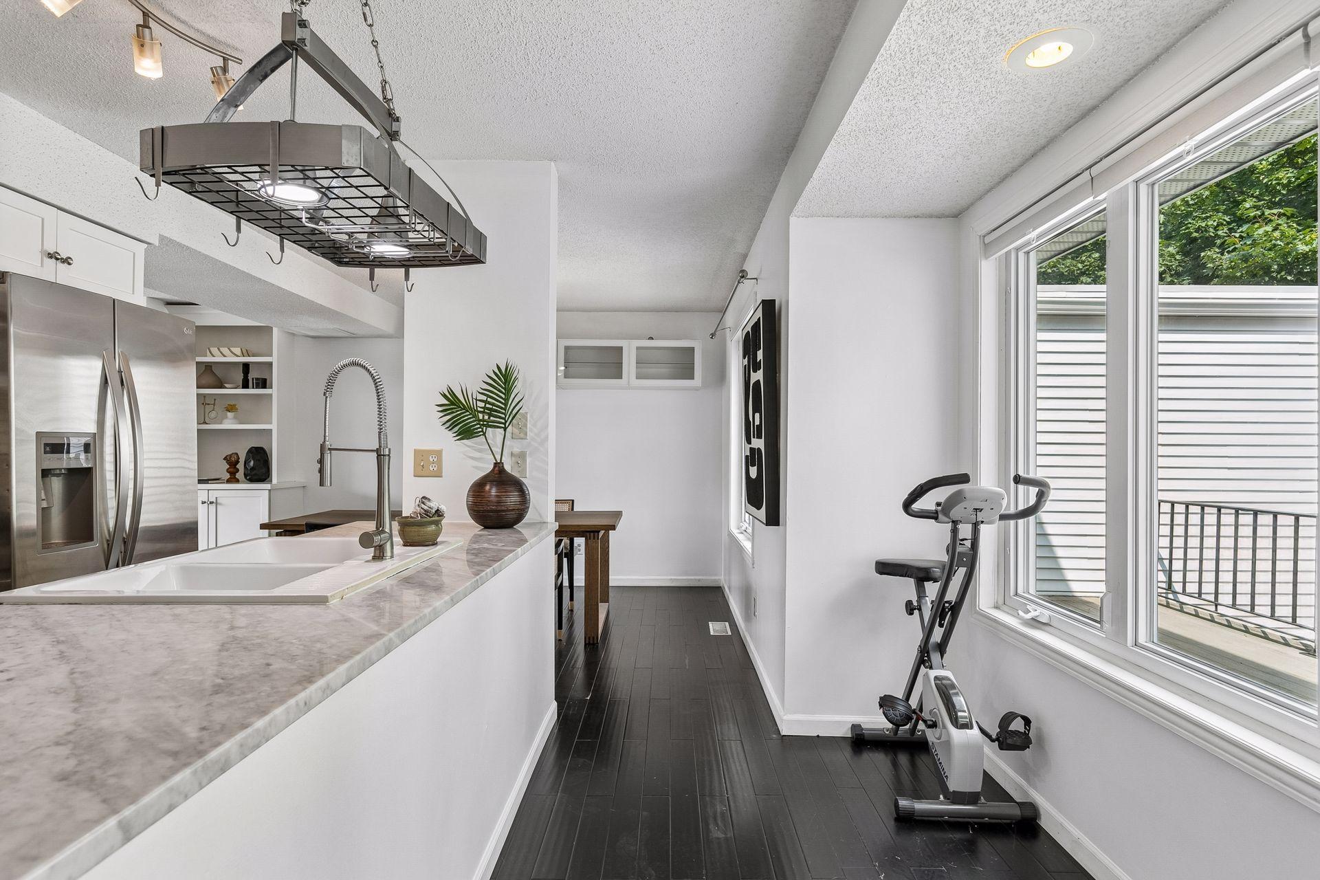 View of Residential at 925 Dartmouth Avenue, Minneapolis MN 55414, Minneapolis (7 of 22) - Mike Wilen | Minnesota Team Real Estate