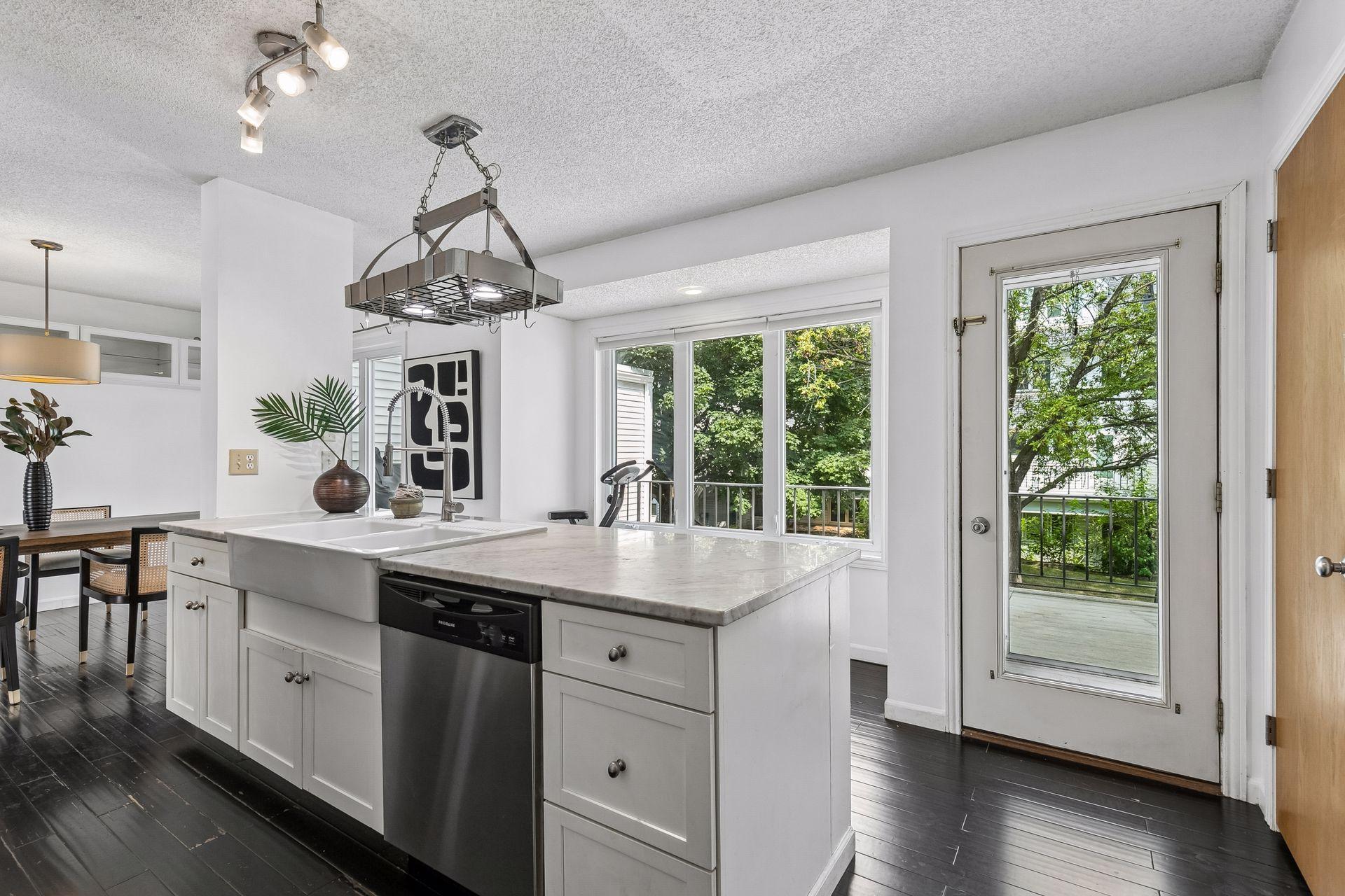 View of Residential at 925 Dartmouth Avenue, Minneapolis MN 55414, Minneapolis (6 of 22) - Mike Wilen | Minnesota Team Real Estate