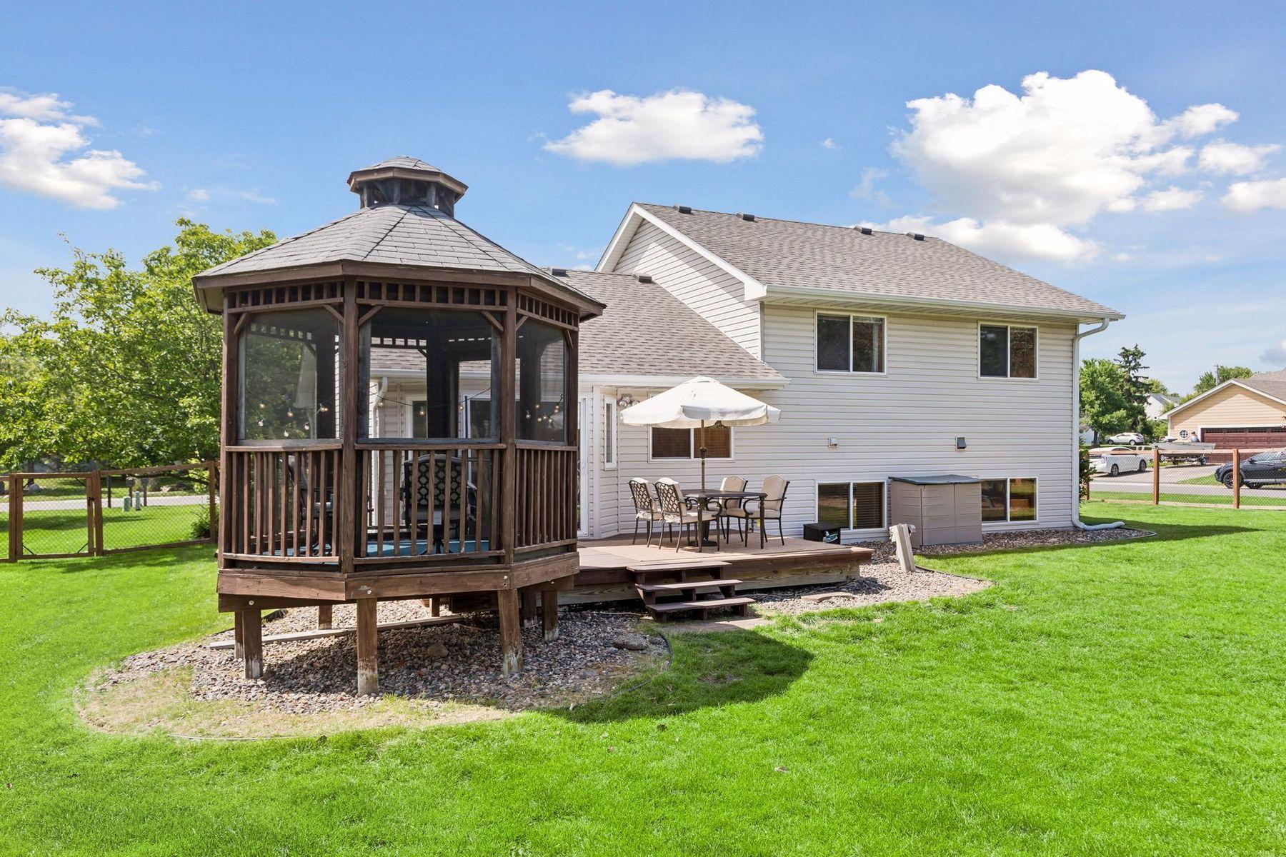 View of Residential at 1049 Bonnieview Drive, Woodbury MN 55129, Woodbury (37 of 43) - Mike Wilen | Minnesota Team Real Estate