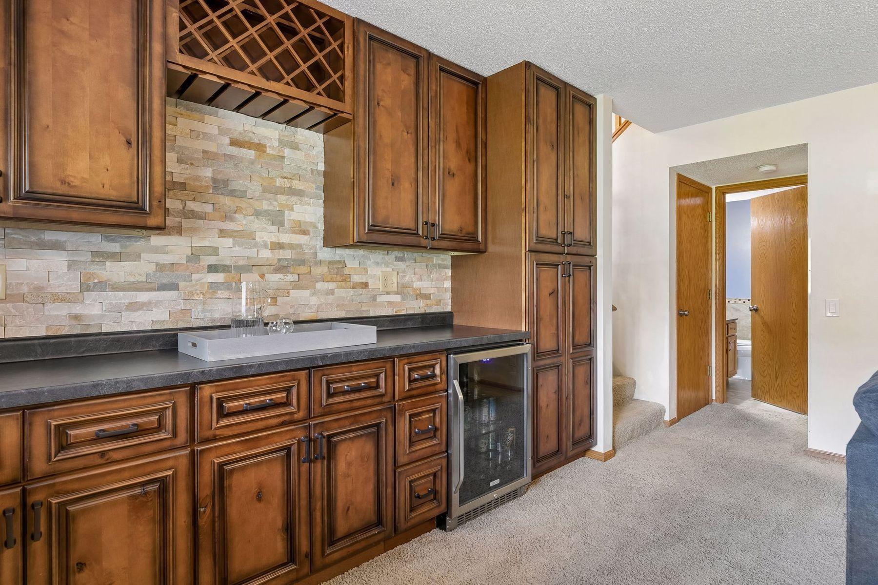 View of Residential at 1049 Bonnieview Drive, Woodbury MN 55129, Woodbury (31 of 43) - Mike Wilen | Minnesota Team Real Estate