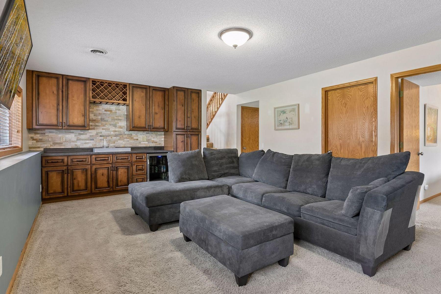 View of Residential at 1049 Bonnieview Drive, Woodbury MN 55129, Woodbury (29 of 43) - Mike Wilen | Minnesota Team Real Estate