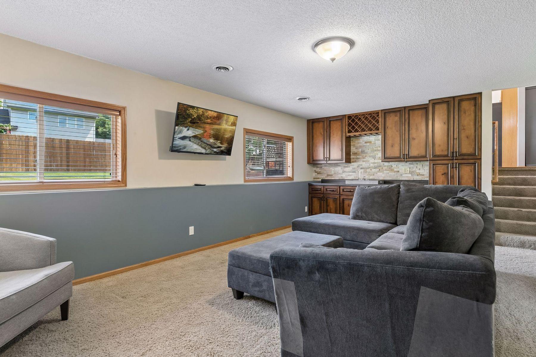 View of Residential at 1049 Bonnieview Drive, Woodbury MN 55129, Woodbury (27 of 43) - Mike Wilen | Minnesota Team Real Estate