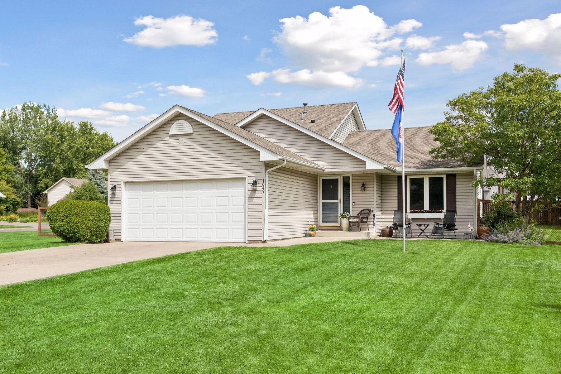 View of Residential at 1049 Bonnieview Drive, Woodbury MN 55129, Woodbury (3 of 43) - Mike Wilen | Minnesota Team Real Estate