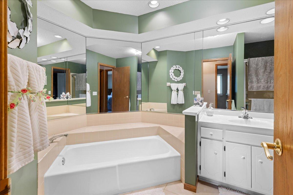 View of Residential at 4602 1/2 Penkwe Way, Eagan MN 55122, Eagan (16 of 21) - Mike Wilen | Minnesota Team Real Estate