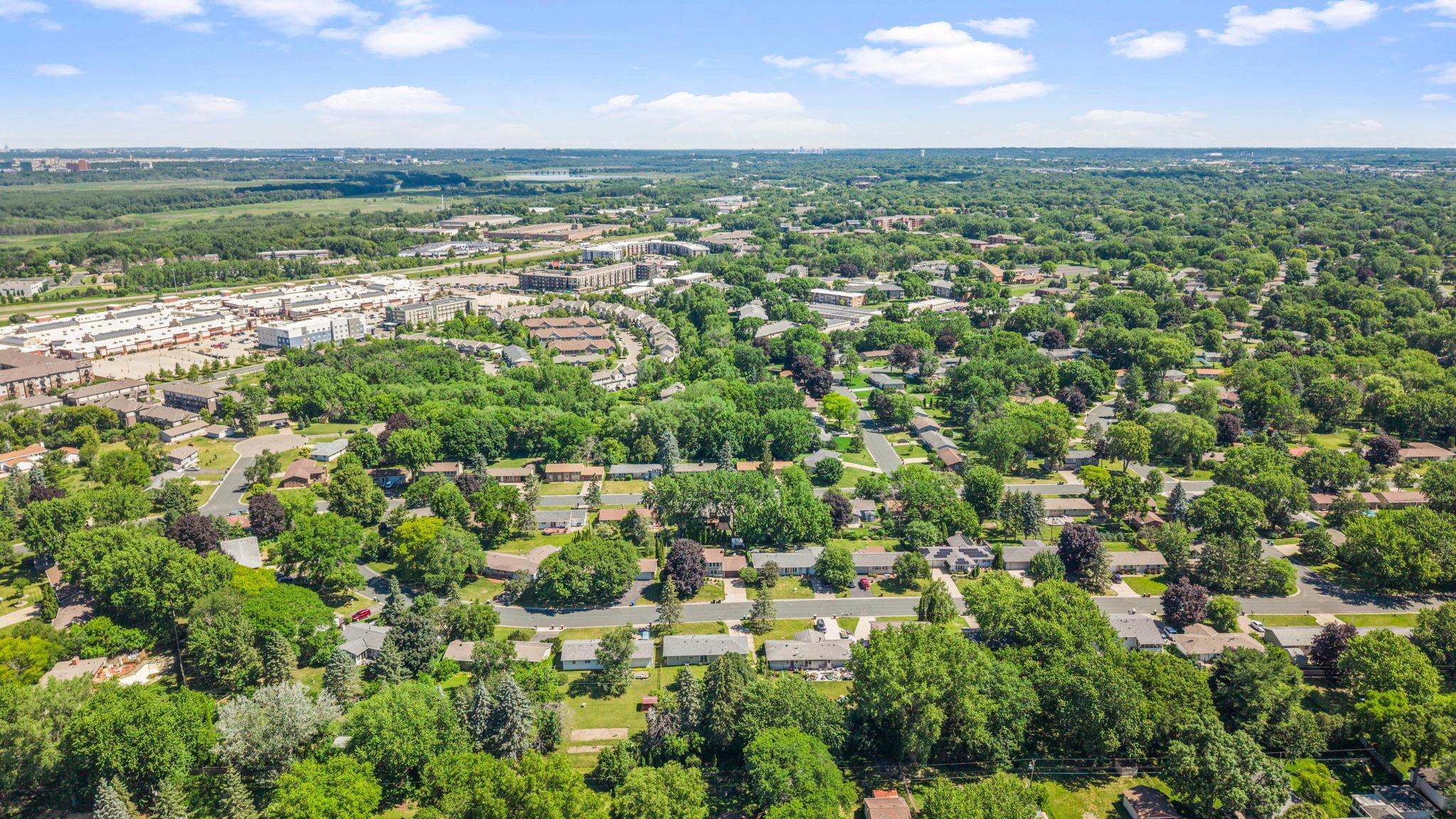 View of Residential at 2090 Carnelian Lane, Eagan MN 55122, Eagan (39 of 40) - Mike Wilen | Minnesota Team Real Estate