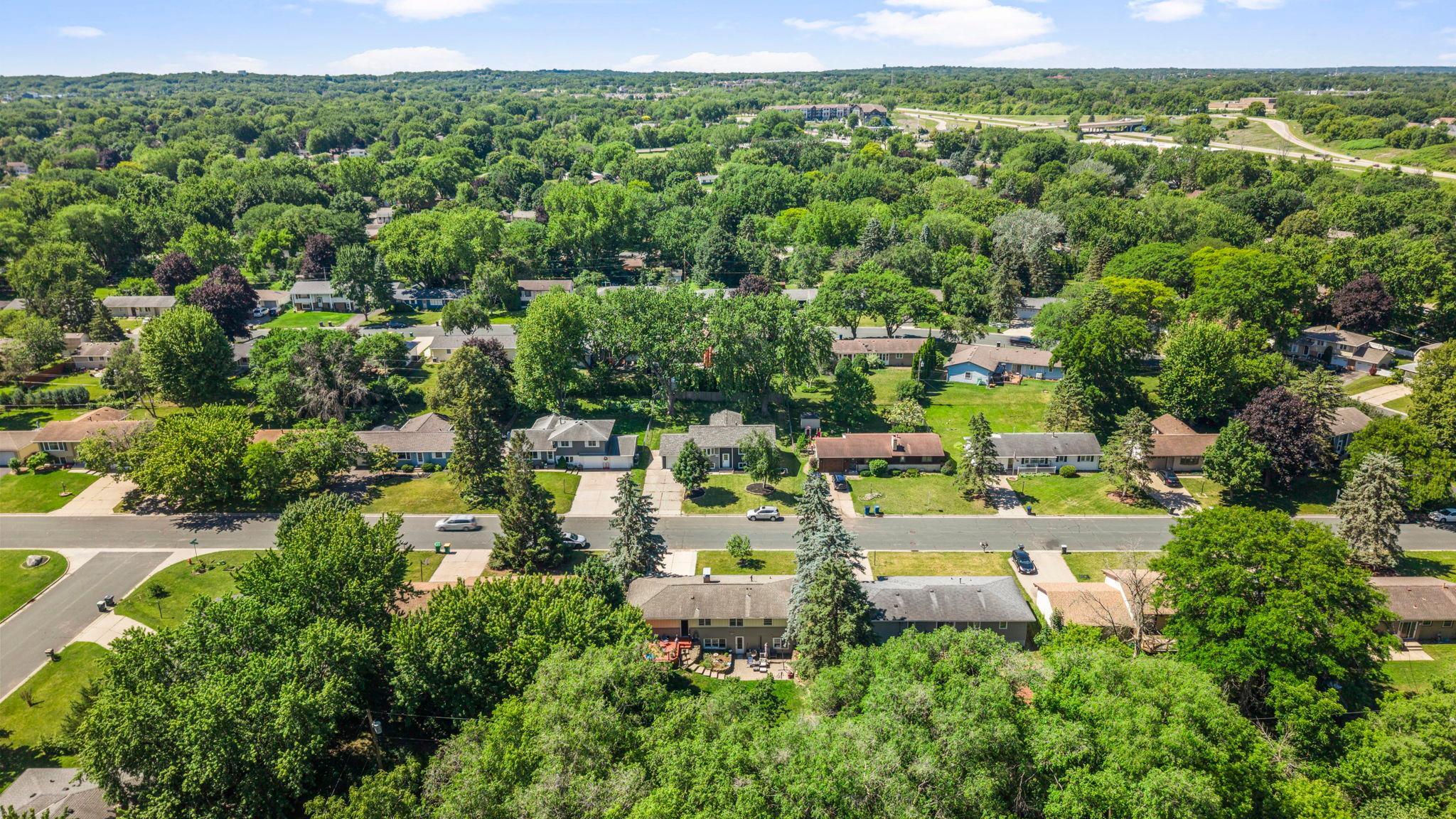 View of Residential at 2090 Carnelian Lane, Eagan MN 55122, Eagan (38 of 40) - Mike Wilen | Minnesota Team Real Estate