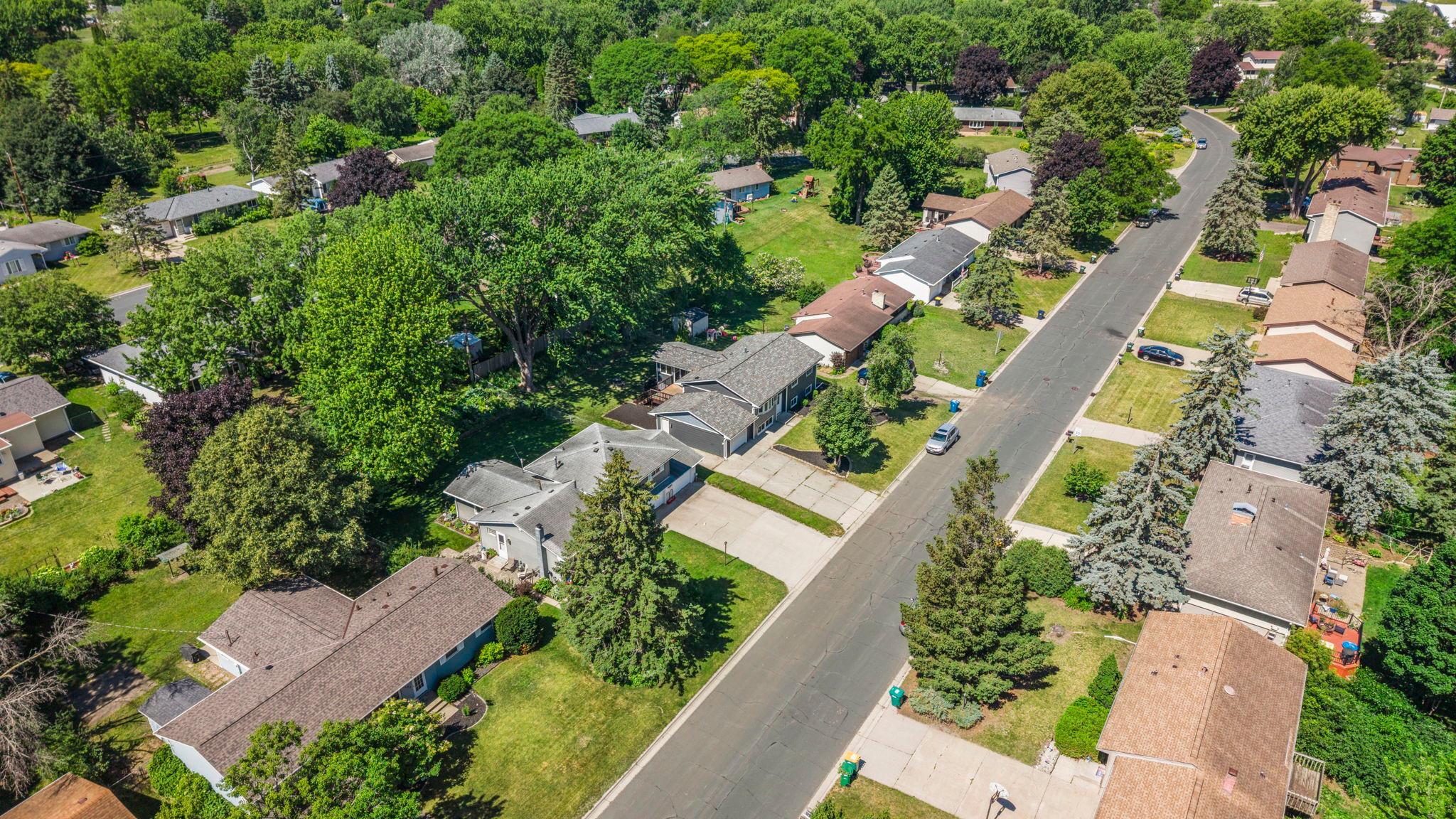 View of Residential at 2090 Carnelian Lane, Eagan MN 55122, Eagan (37 of 40) - Mike Wilen | Minnesota Team Real Estate