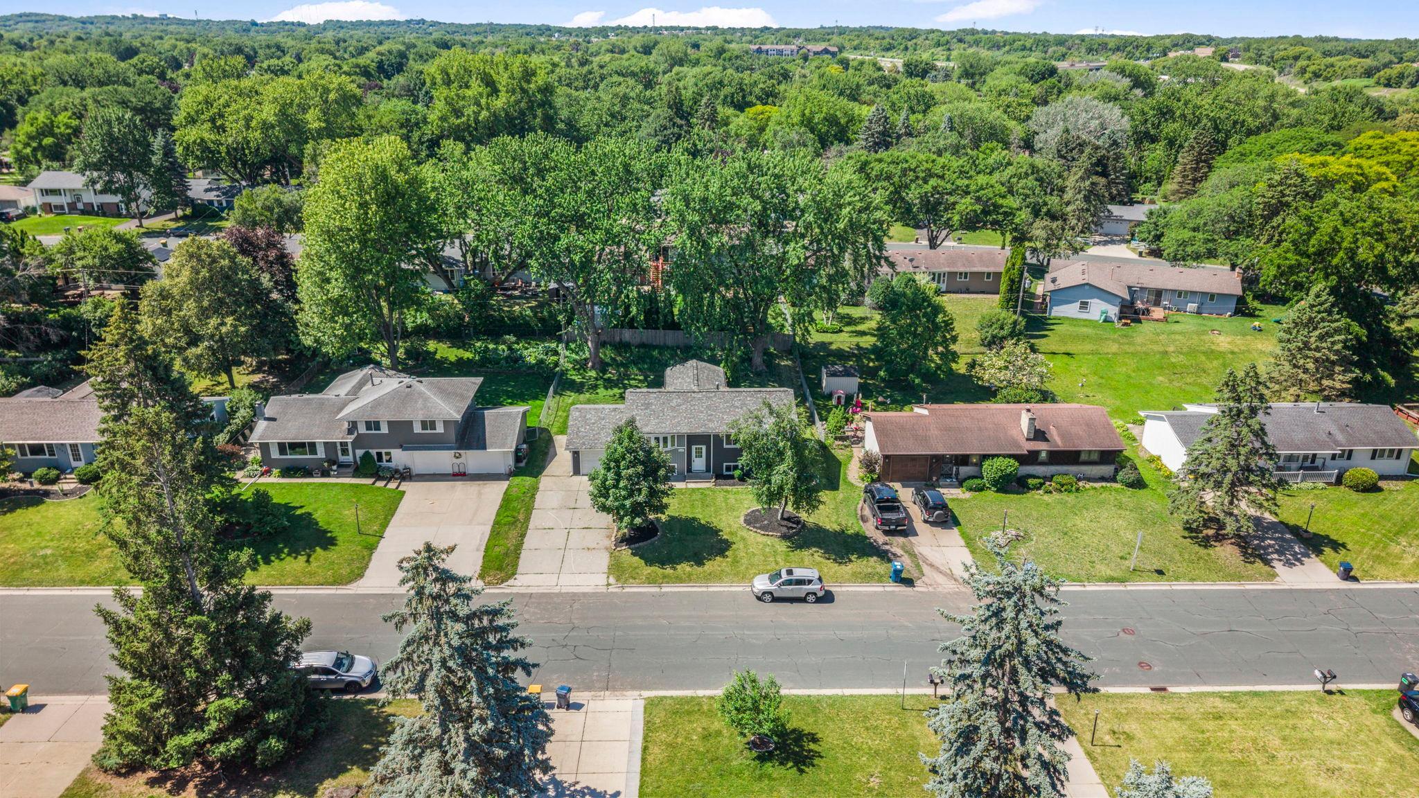 View of Residential at 2090 Carnelian Lane, Eagan MN 55122, Eagan (35 of 40) - Mike Wilen | Minnesota Team Real Estate