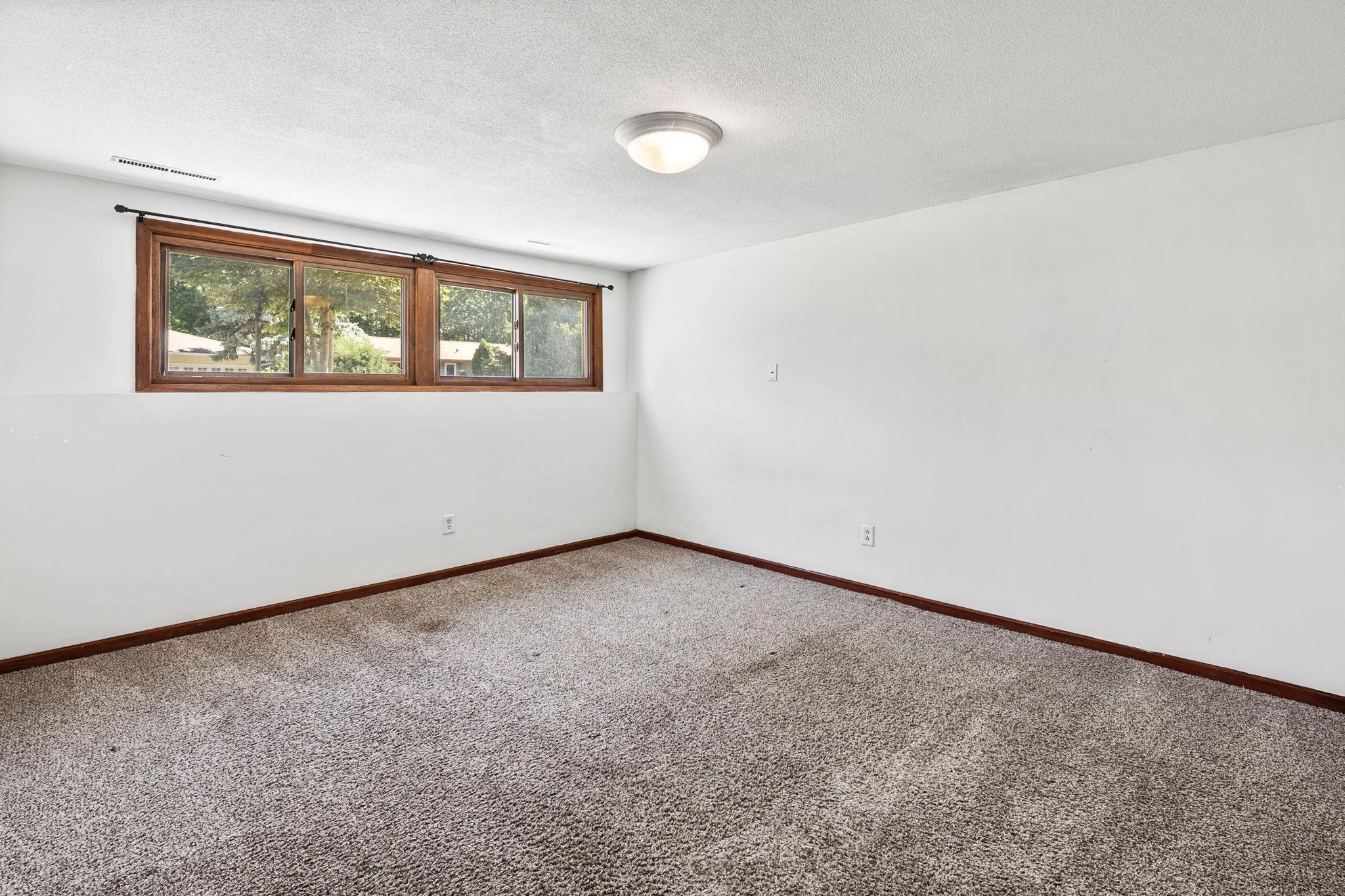 View of Residential at 2090 Carnelian Lane, Eagan MN 55122, Eagan (29 of 40) - Mike Wilen | Minnesota Team Real Estate