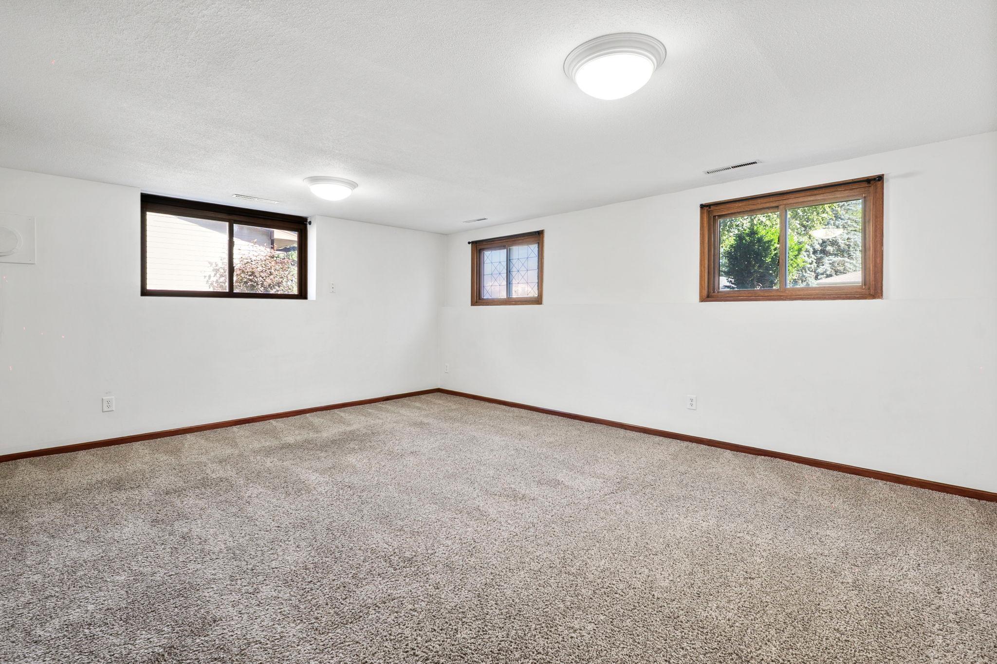 View of Residential at 2090 Carnelian Lane, Eagan MN 55122, Eagan (24 of 40) - Mike Wilen | Minnesota Team Real Estate