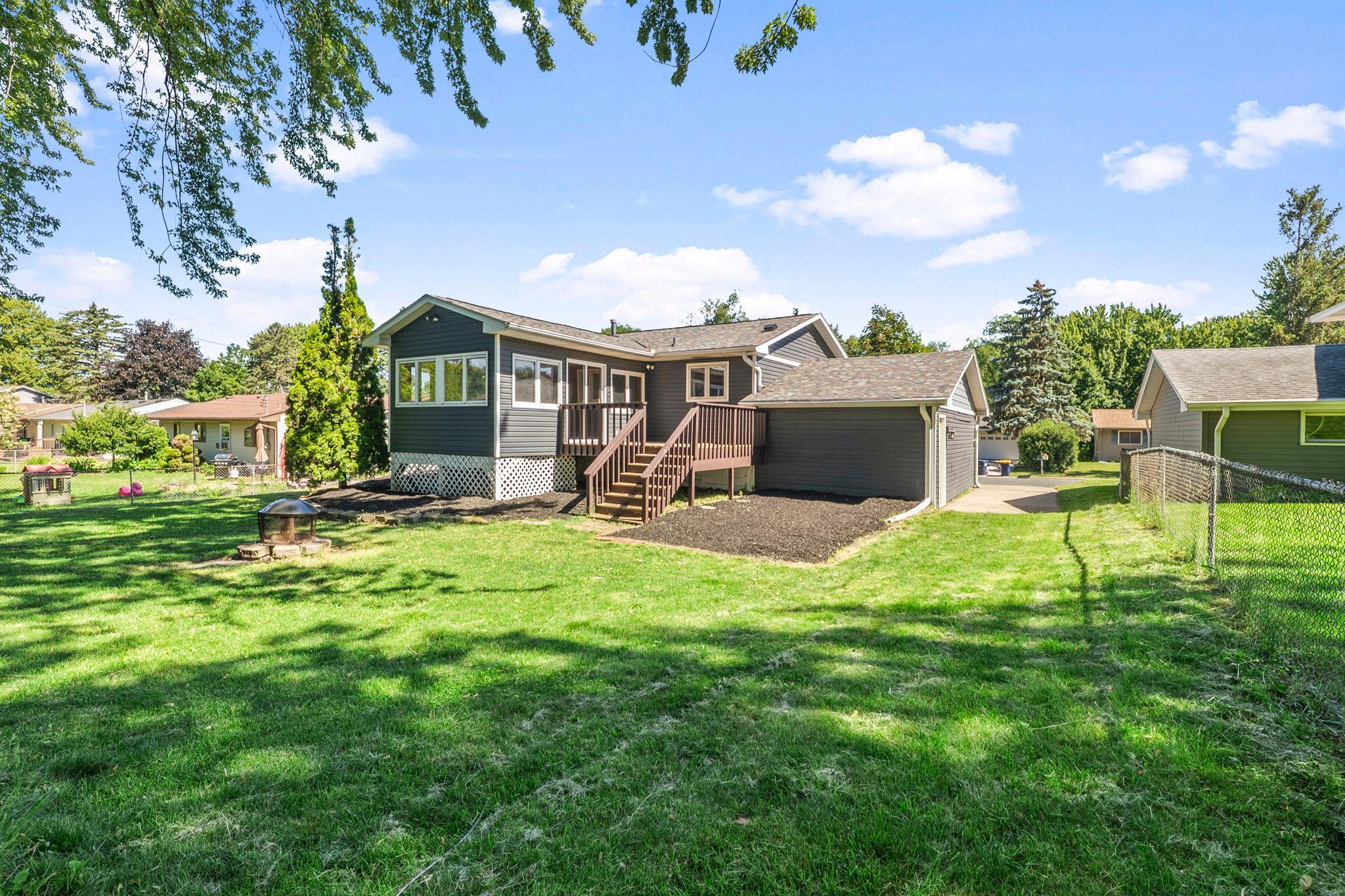 View of Residential at 2090 Carnelian Lane, Eagan MN 55122, Eagan (32 of 40) - Mike Wilen | Minnesota Team Real Estate