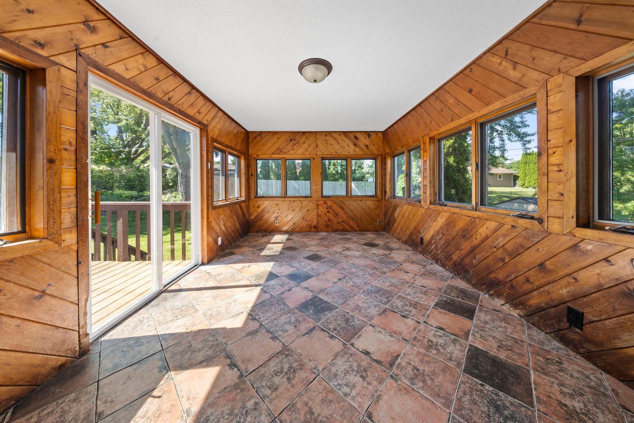 View of Residential at 2090 Carnelian Lane, Eagan MN 55122, Eagan (14 of 40) - Mike Wilen | Minnesota Team Real Estate