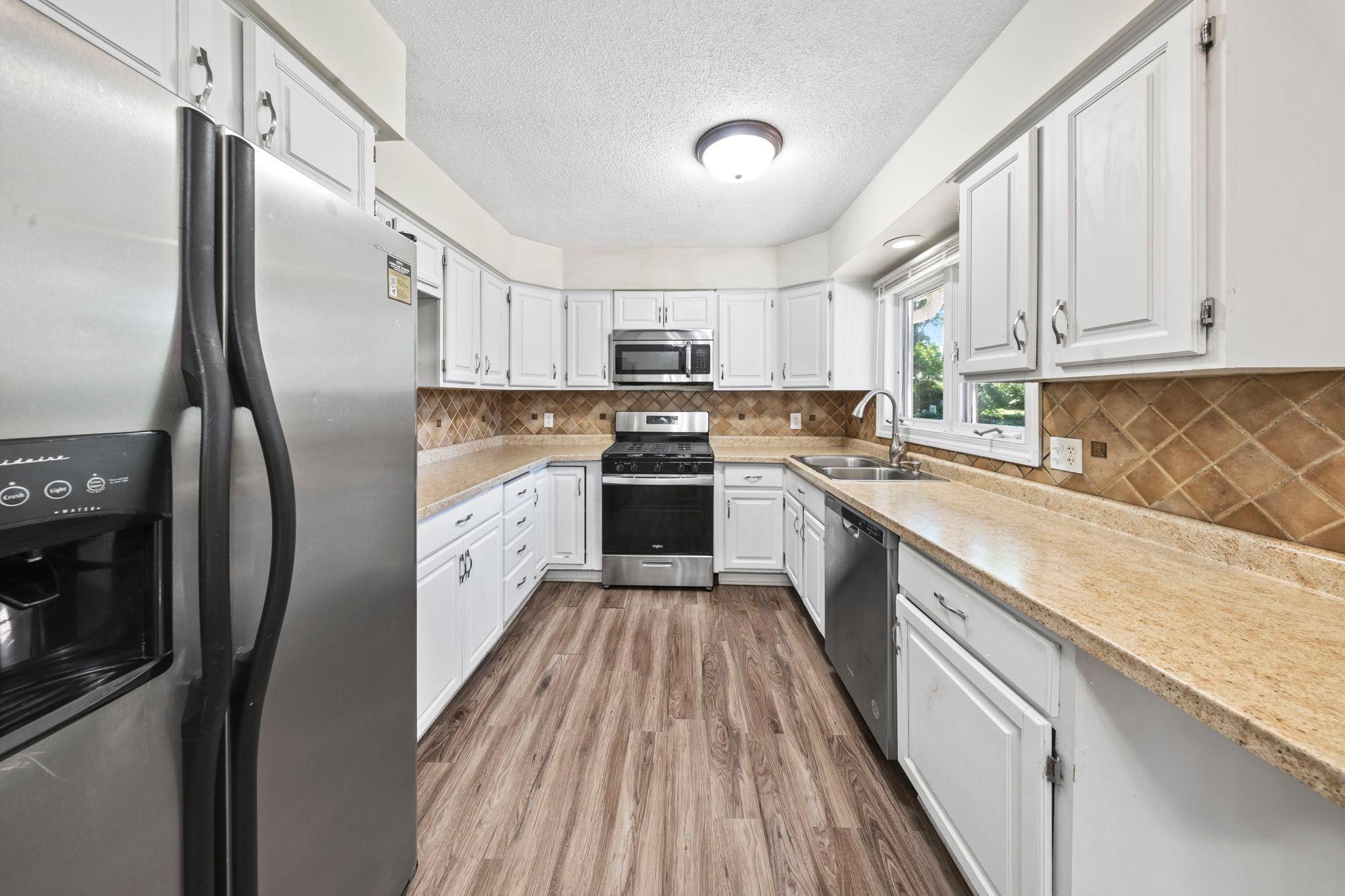 View of Residential at 2090 Carnelian Lane, Eagan MN 55122, Eagan (7 of 40) - Mike Wilen | Minnesota Team Real Estate