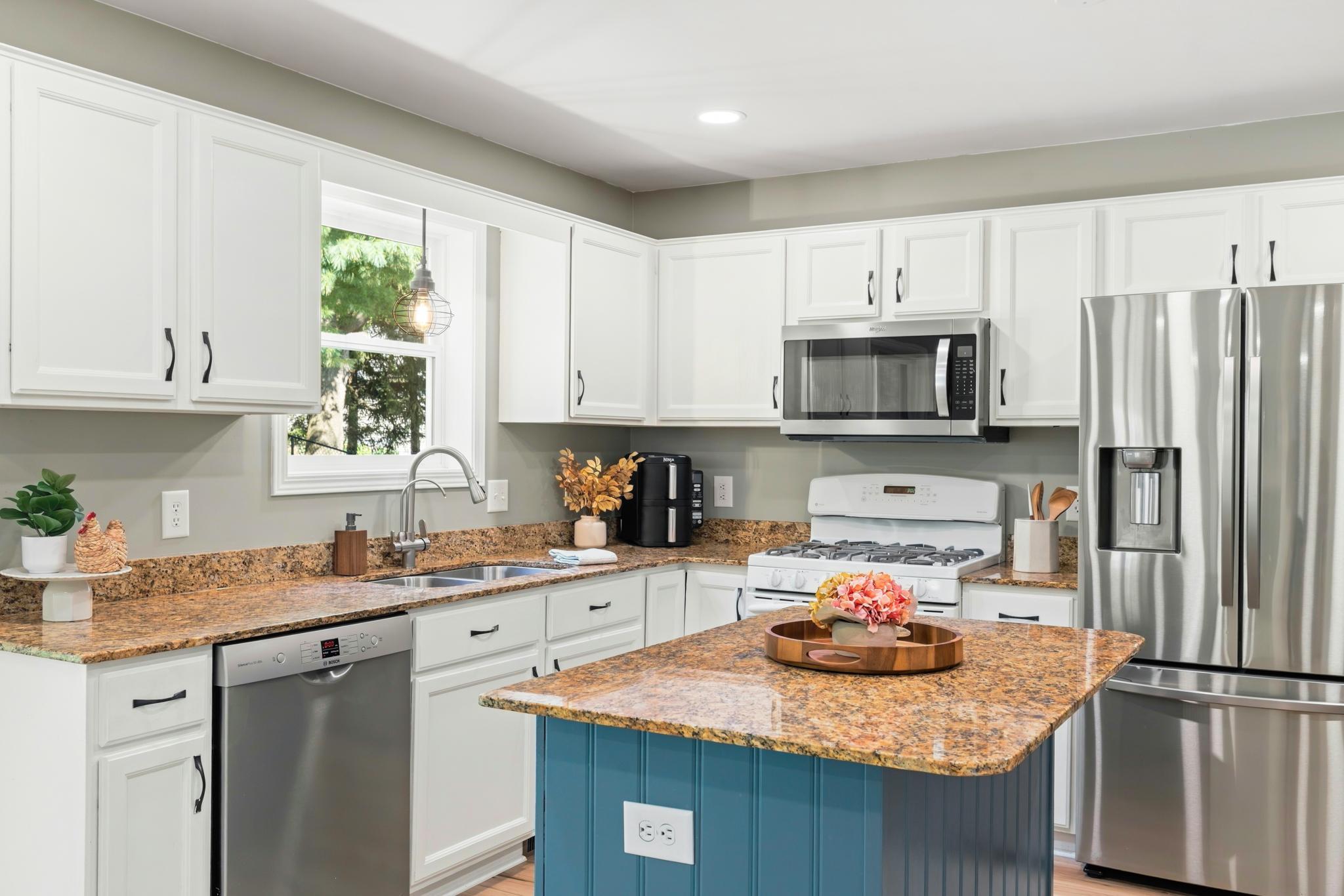 View of Residential at 8106 Greenbriar Lane, Woodbury MN 55125, Woodbury (15 of 59) - Mike Wilen | Minnesota Team Real Estate