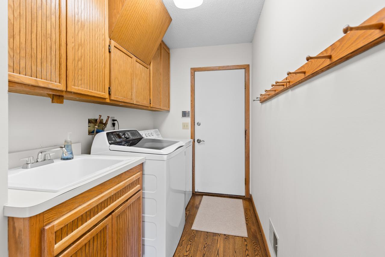 View of Residential at 7708 Stonewood Court, Edina MN 55439, Edina (48 of 60) - Mike Wilen | Minnesota Team Real Estate