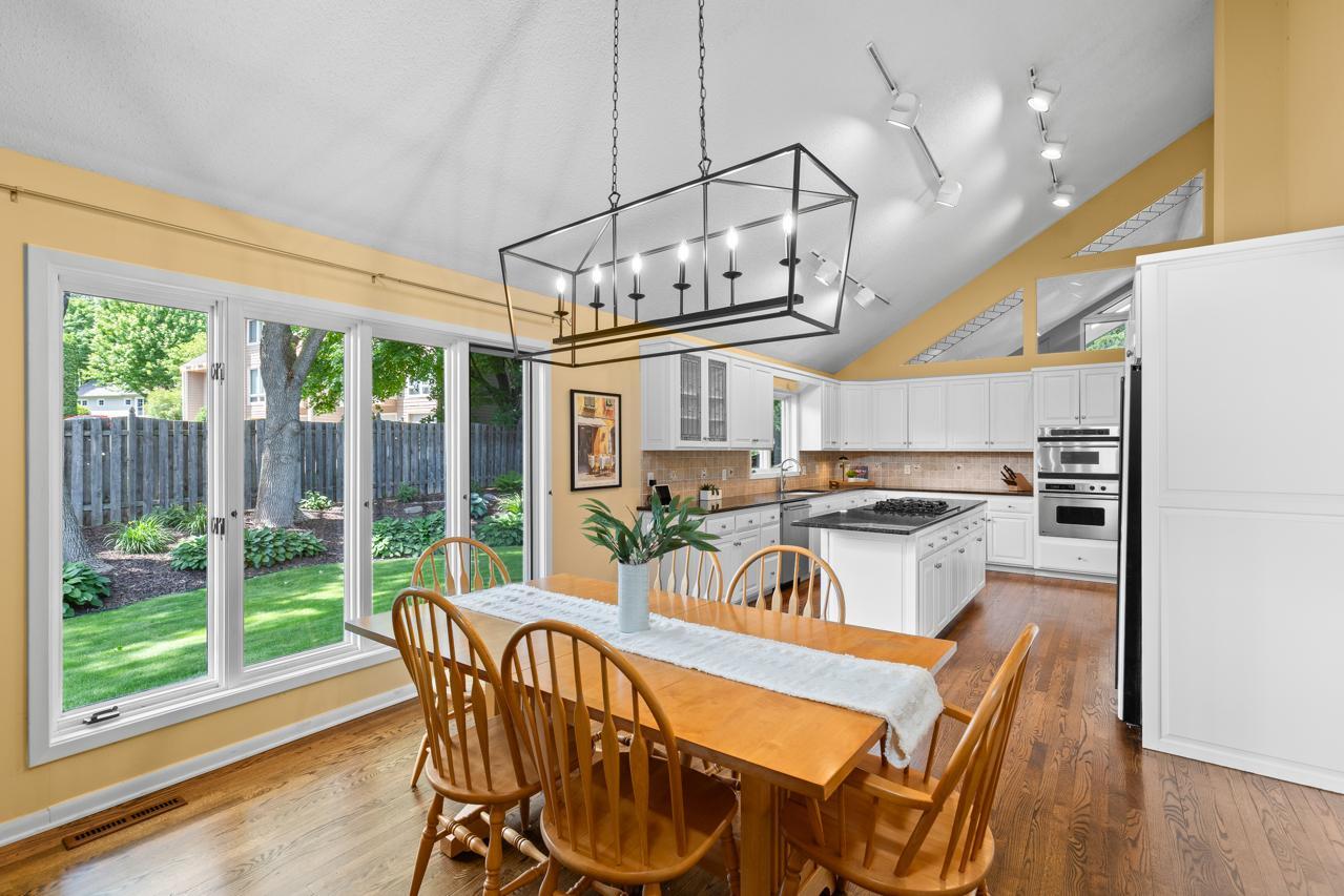View of Residential at 7708 Stonewood Court, Edina MN 55439, Edina (11 of 60) - Mike Wilen | Minnesota Team Real Estate