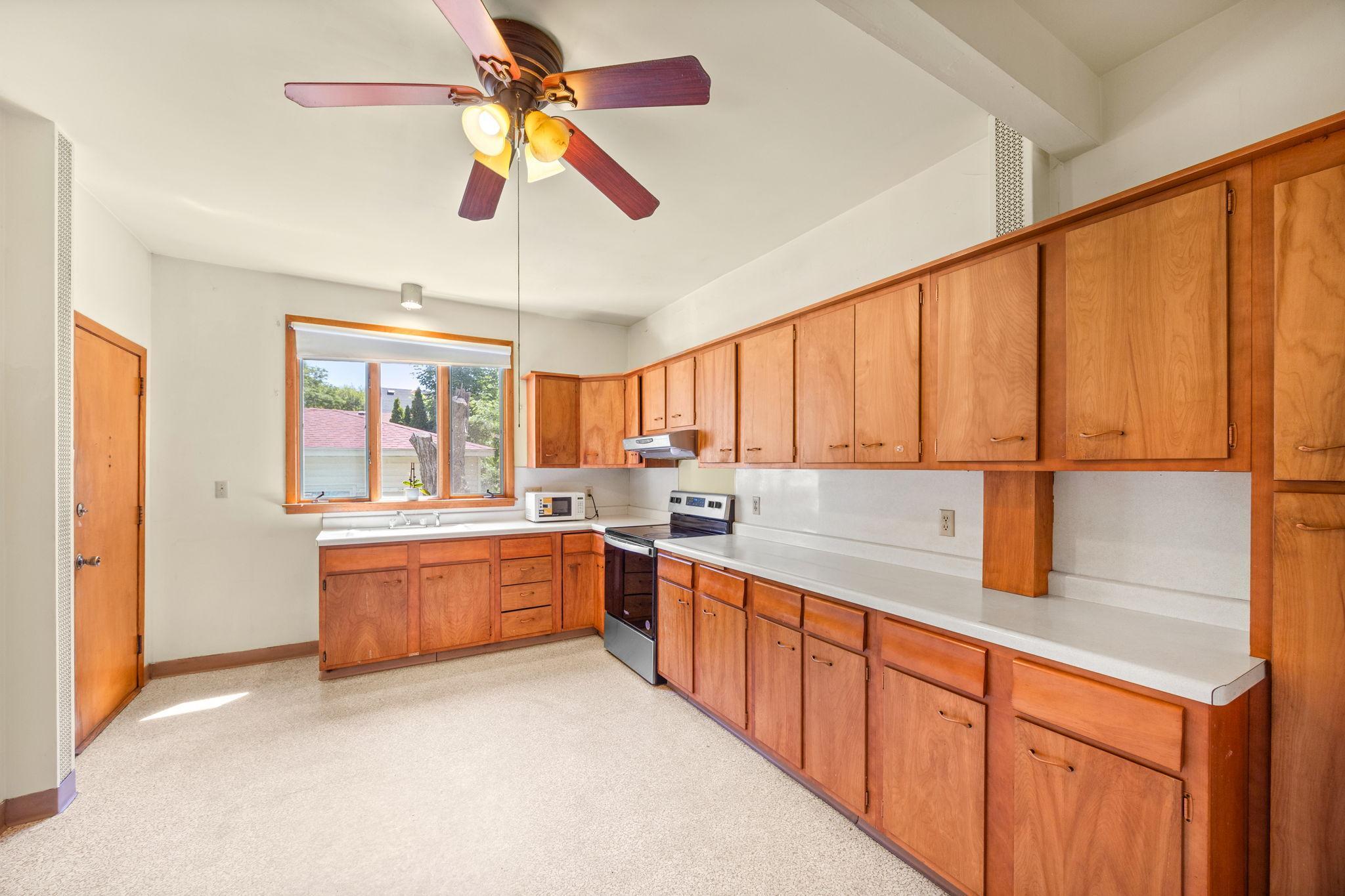 View of Residential at 898 Western Avenue, Saint Paul MN 55117, Saint Paul (12 of 23) - Mike Wilen | Minnesota Team Real Estate