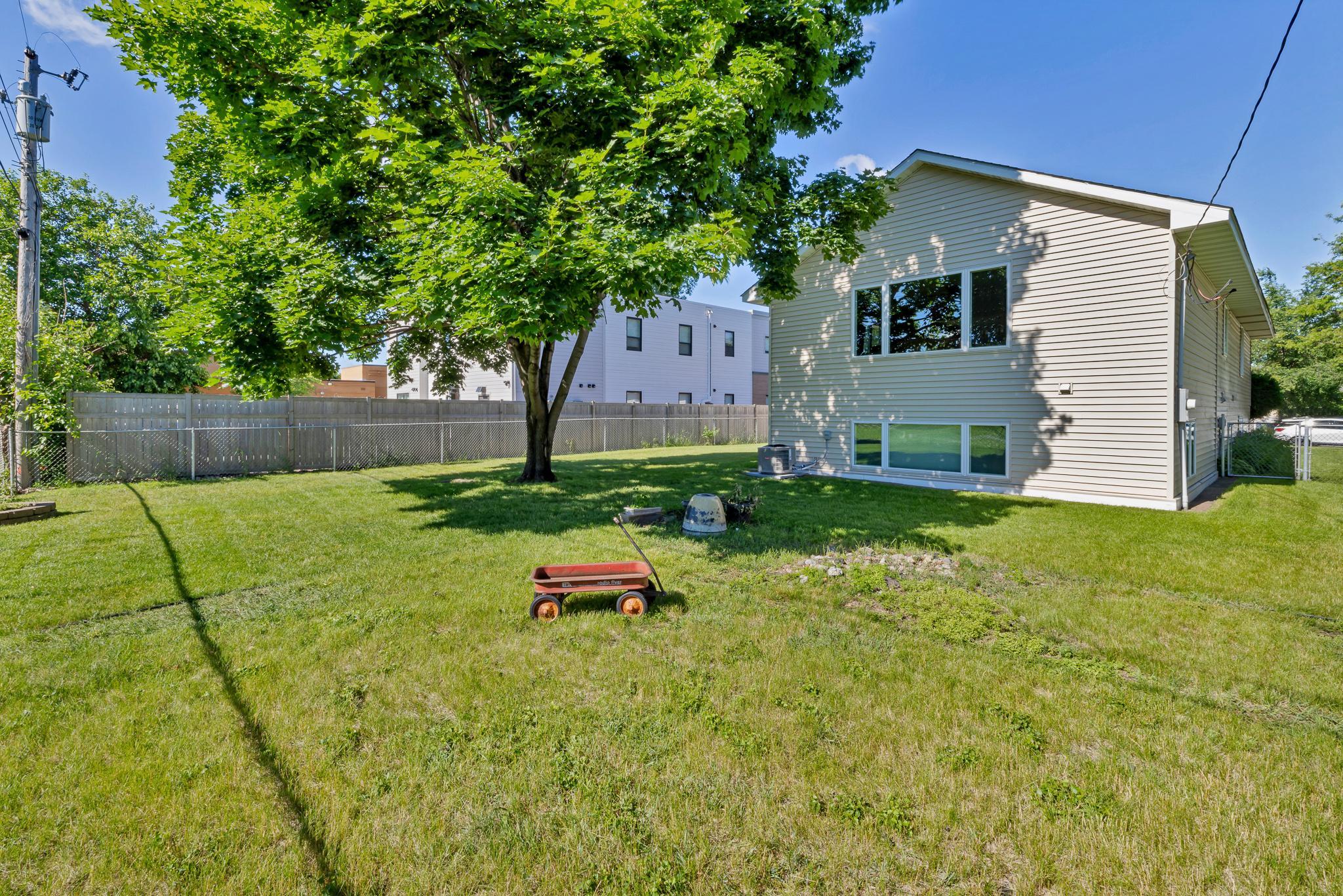 View of Residential at 343 Pierce Street, Minneapolis MN 55413, Minneapolis (33 of 39) - Mike Wilen | Minnesota Team Real Estate