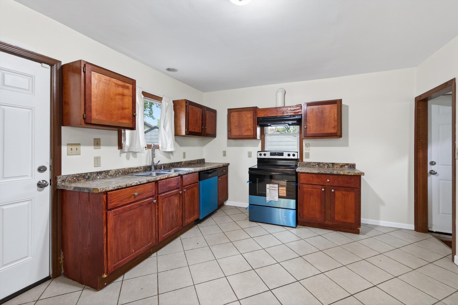 View of Residential at 1067 Wilson Avenue, Saint Paul MN 55106, Saint Paul (11 of 25) - Mike Wilen | Minnesota Team Real Estate