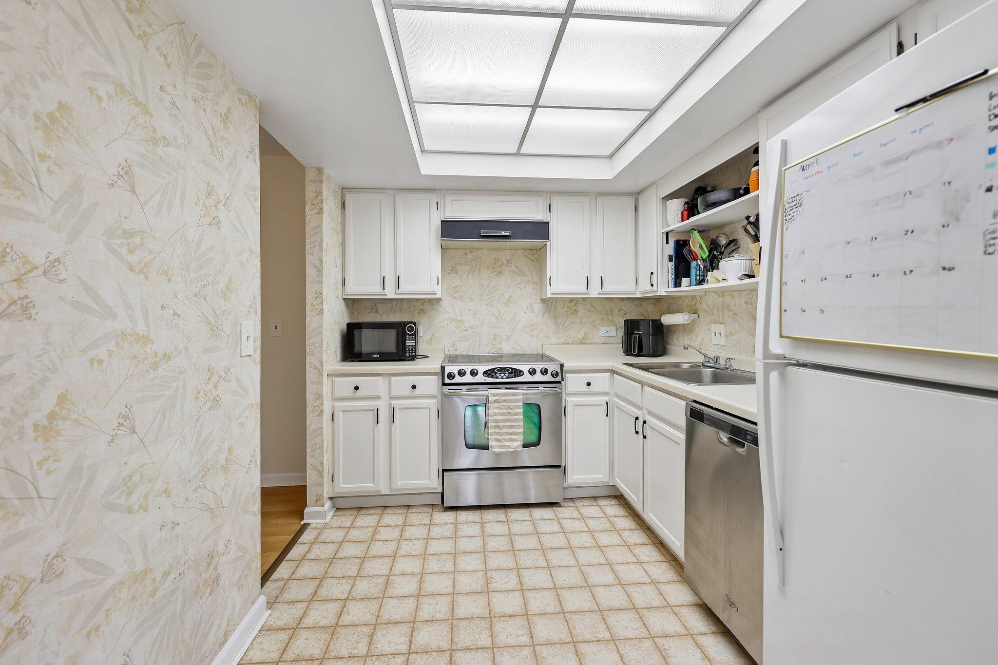 View of Residential at 2885 Knox Avenue #707, Minneapolis MN 55408, Minneapolis (8 of 18) - Mike Wilen | Minnesota Team Real Estate